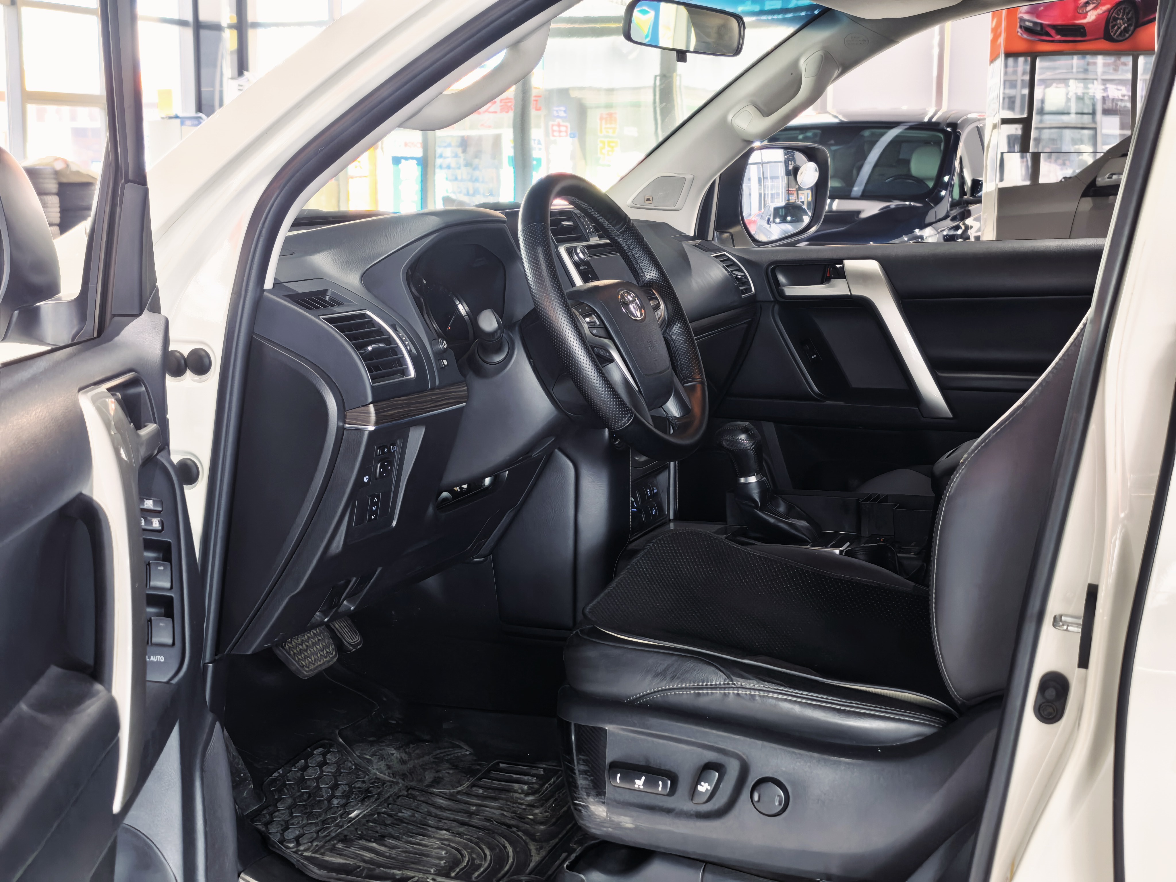 Toyota Land Cruiser Prado 2018 immagine di auto #9