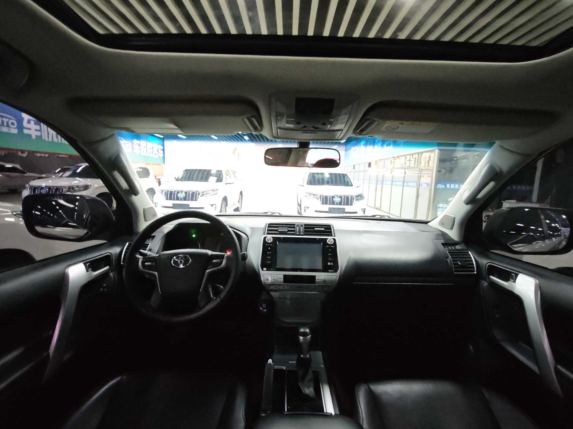 Toyota Land Cruiser Prado 2019 صورة سيارة #9