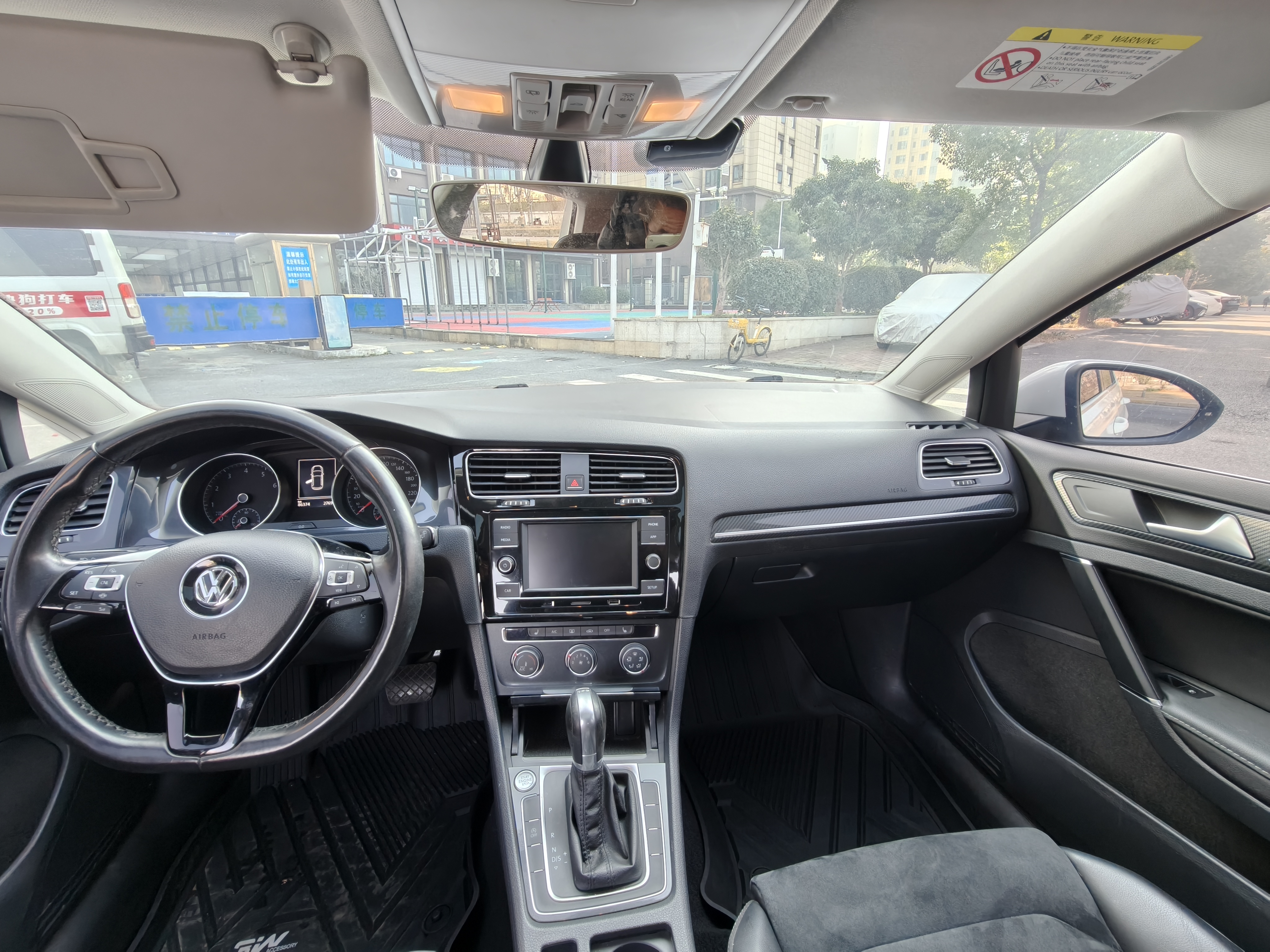 Volkswagen Golf 2018 car image #9