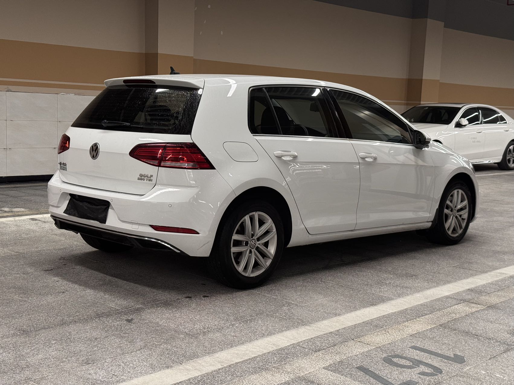 Volkswagen Golf 2019 car image #9