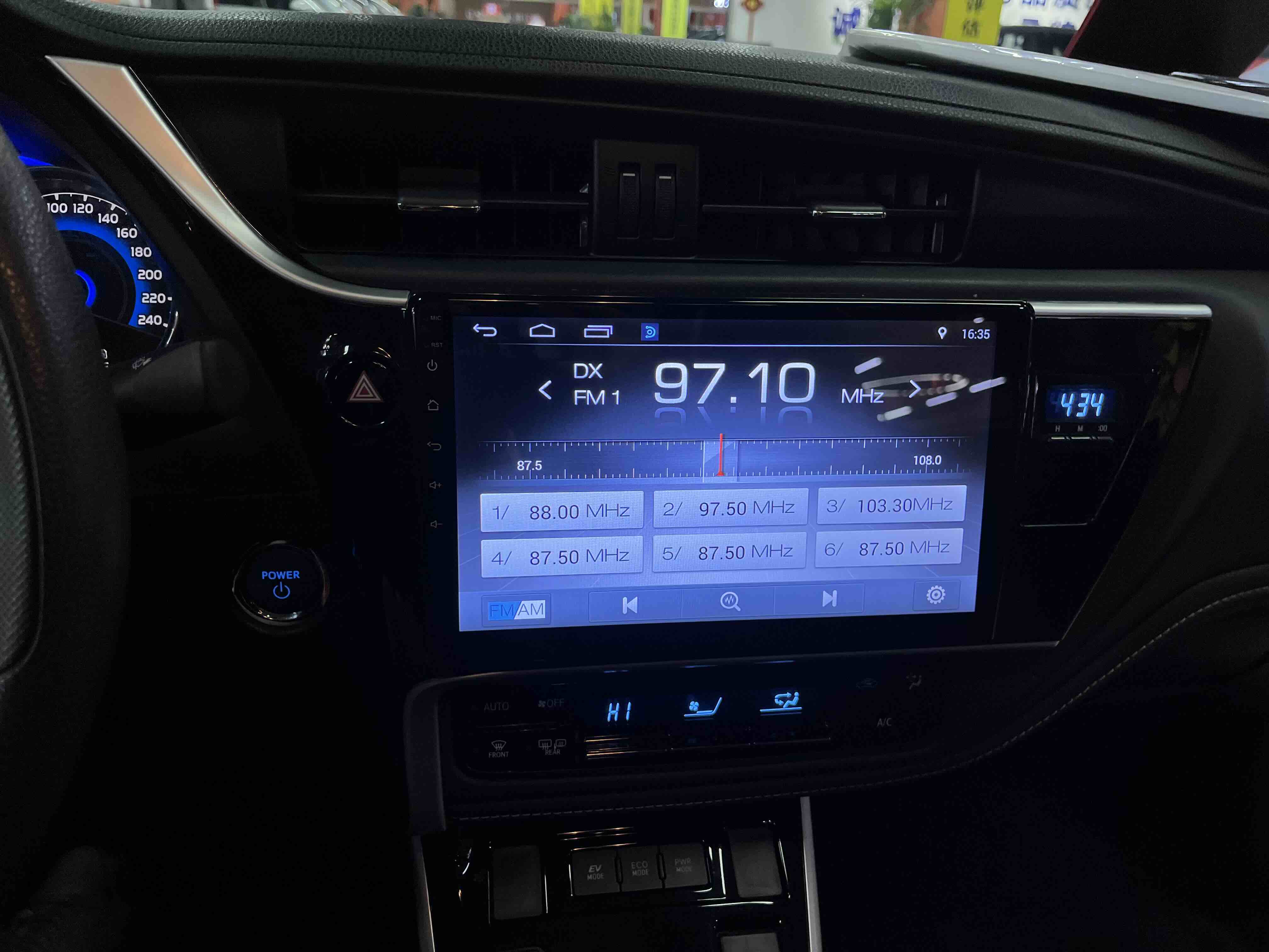 Corolla 2018 car image #9