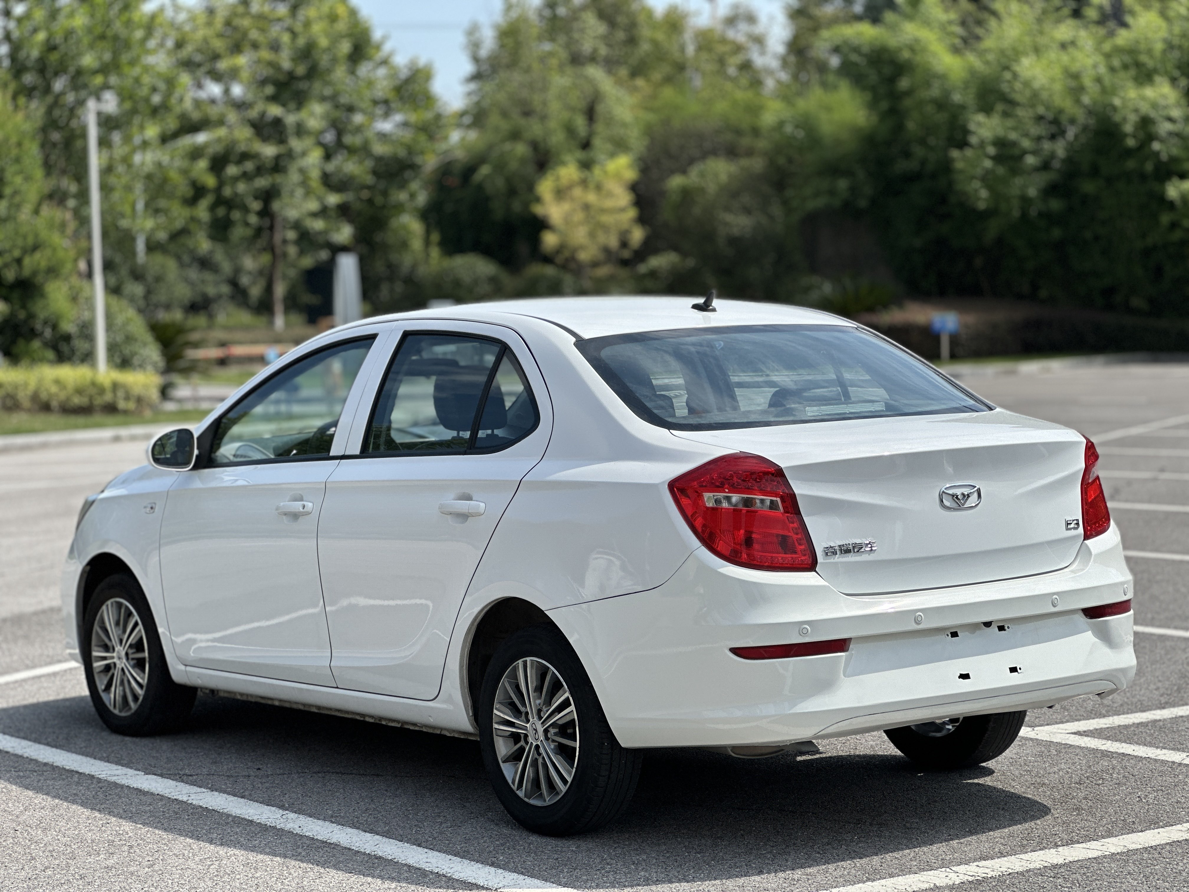 Kaiyi E3 2018 #9 Kaiyi E3 2018 car image #9