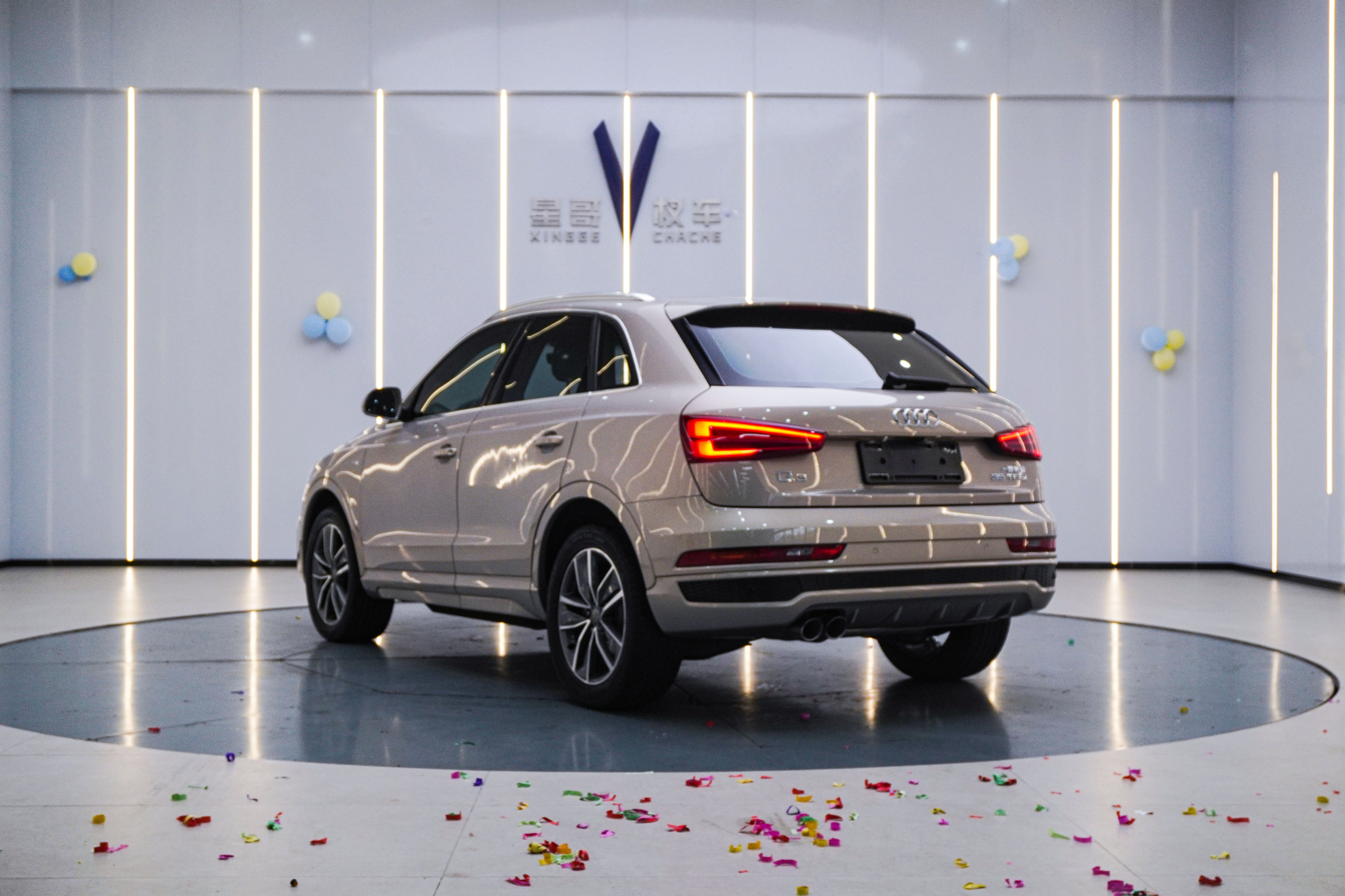 Audi Q3 2018 car image #9