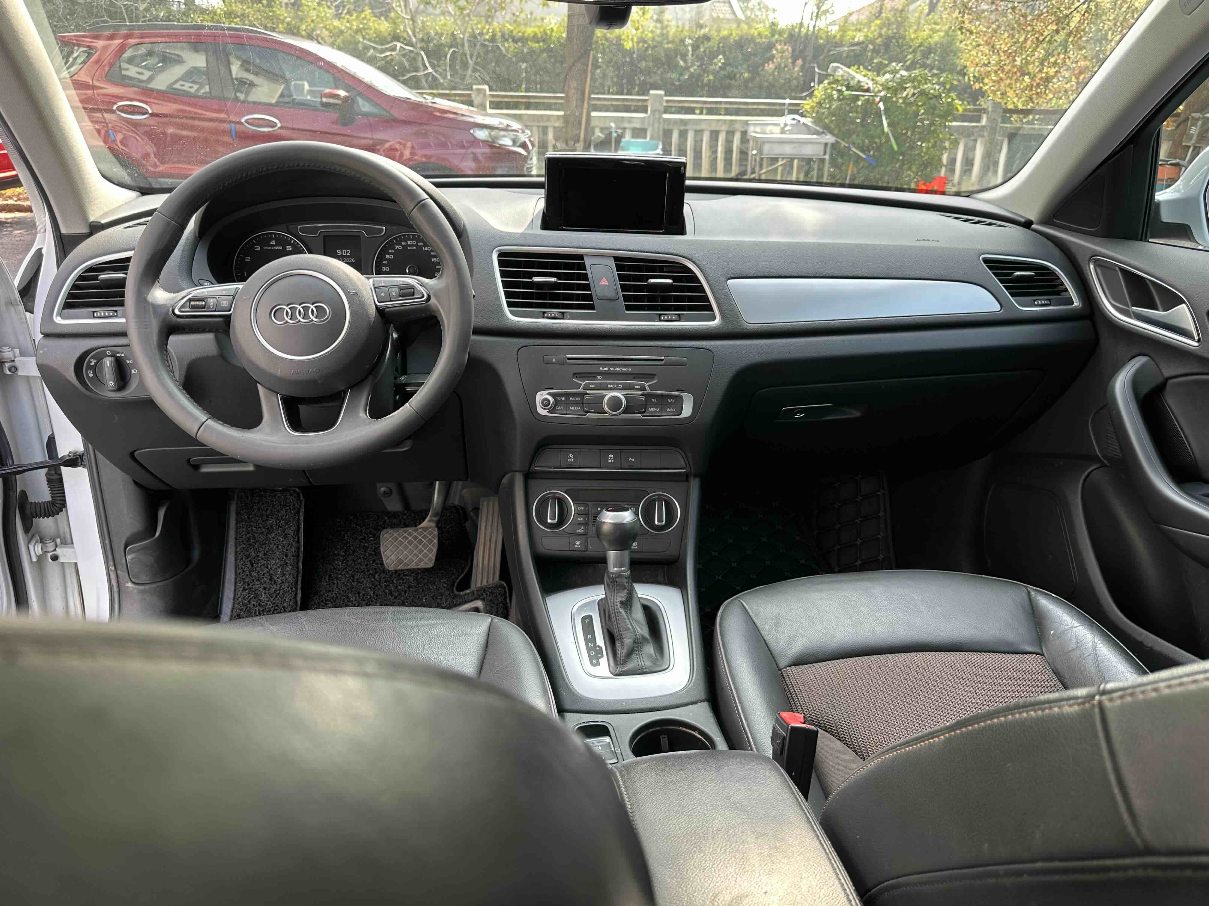 Audi Q3 2019 car image #9