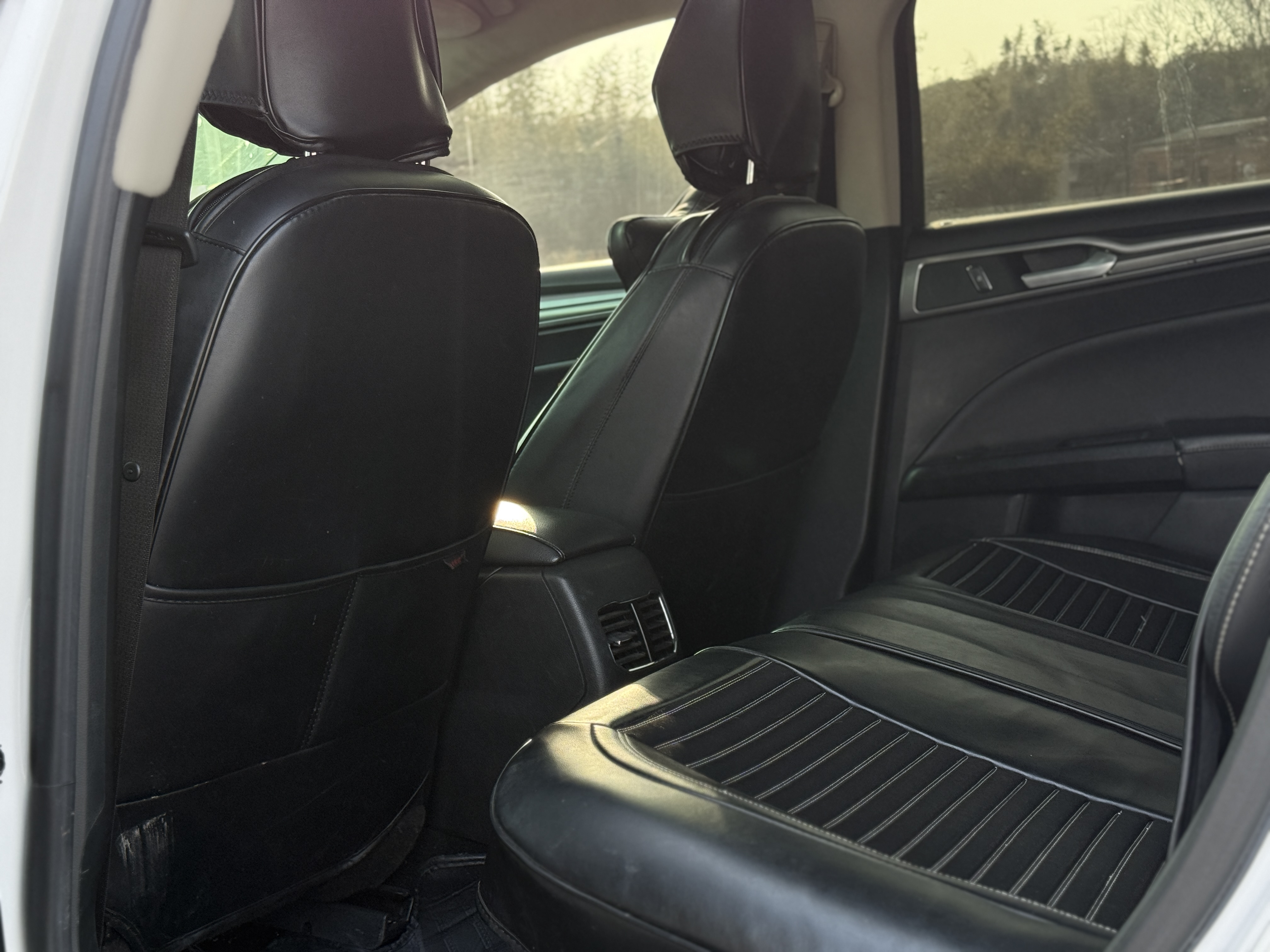 Ford Mondeo 2017 car image #9