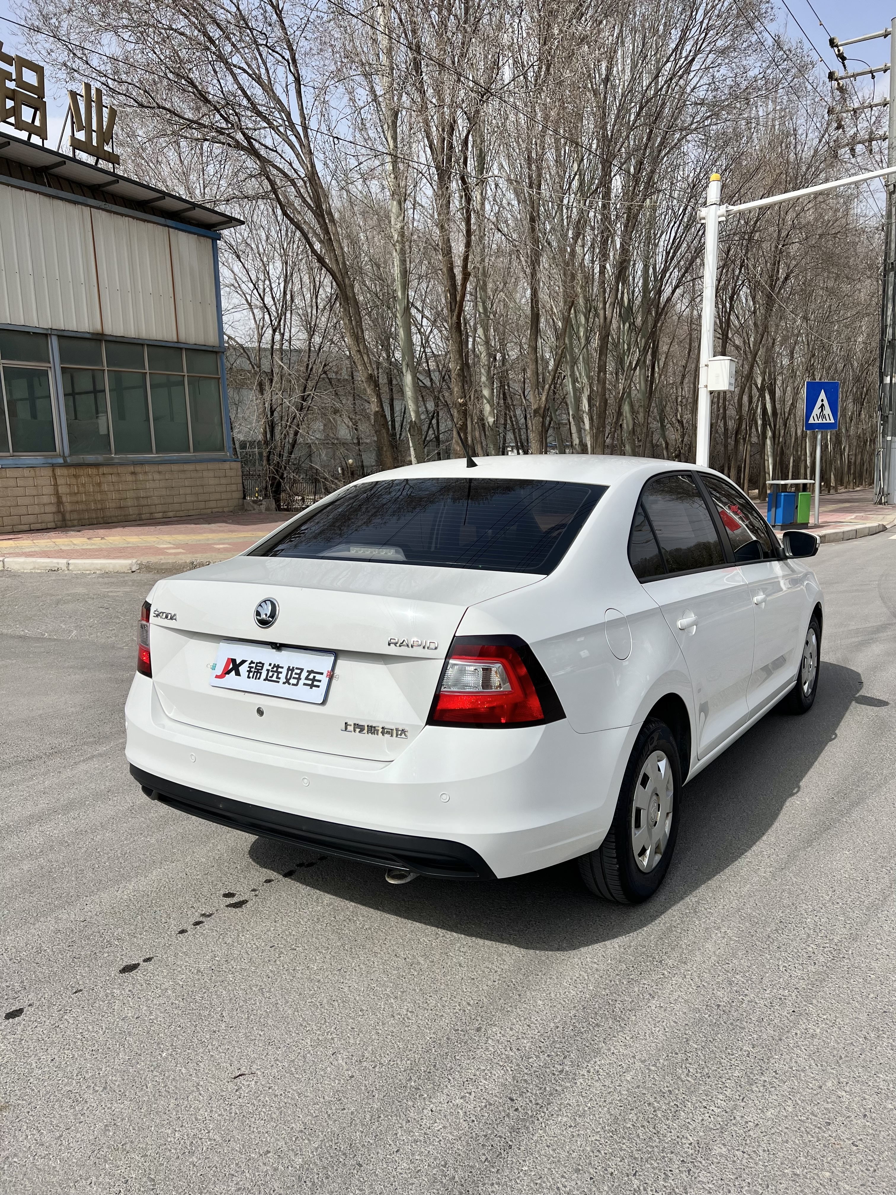 Skoda Rapid 2018 car image #9