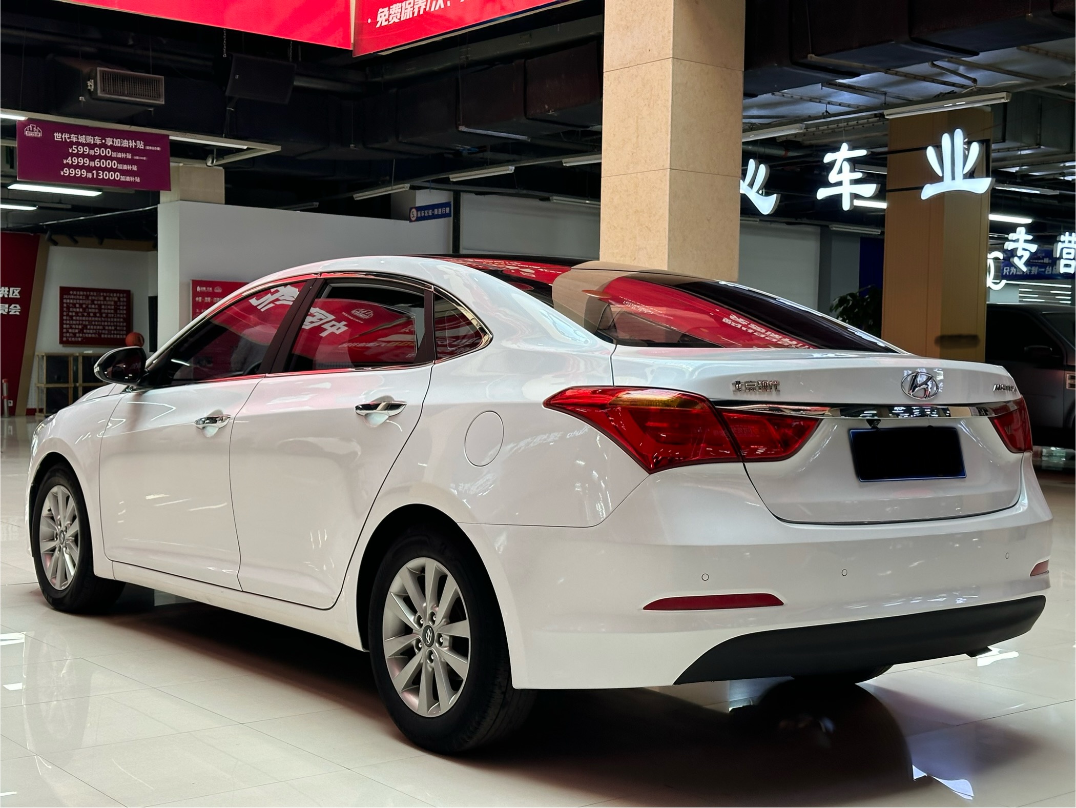 Hyundai Mistra 2015 car image #9