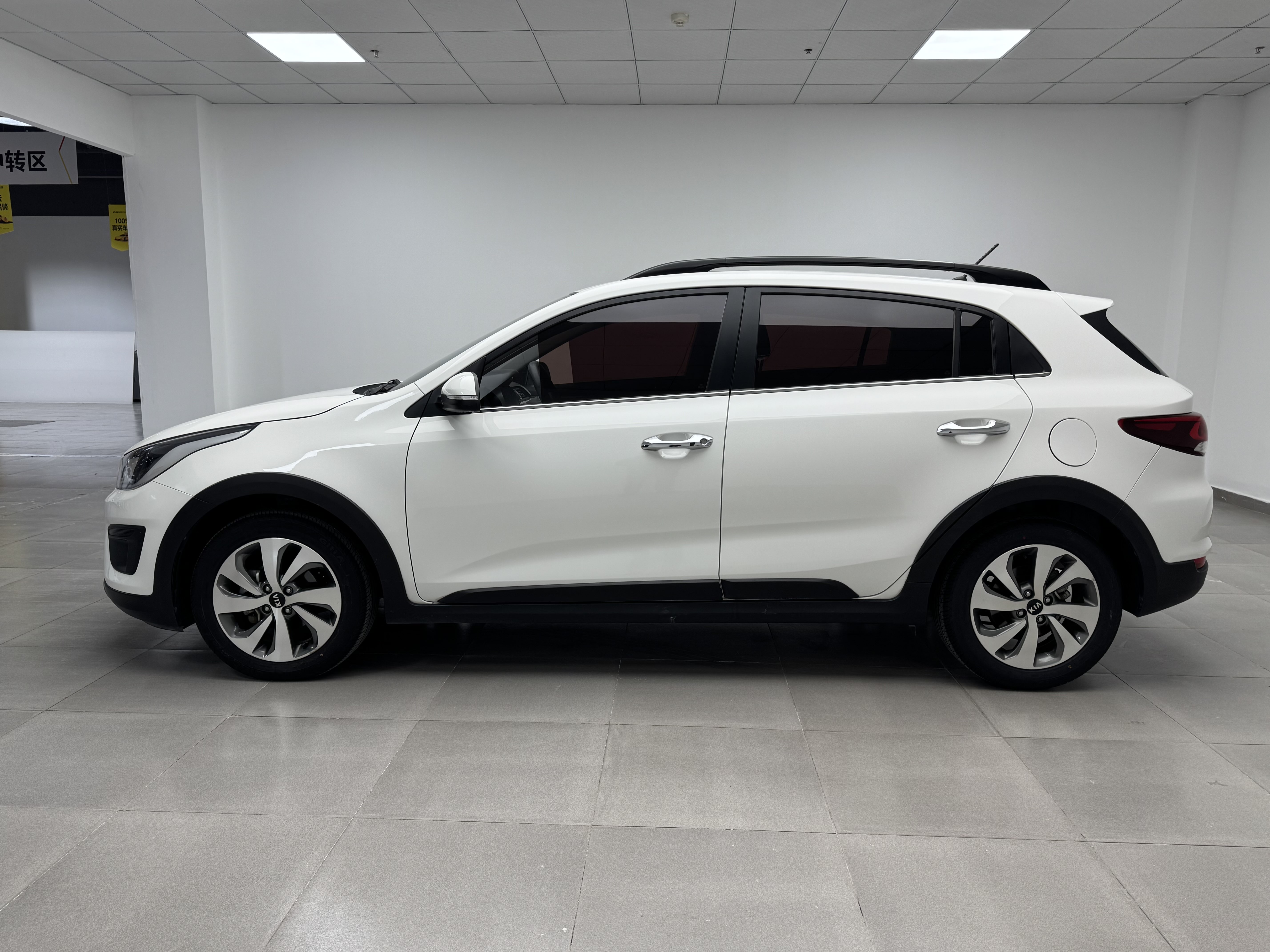 Kia Rio Cross 2018 صورة سيارة #9