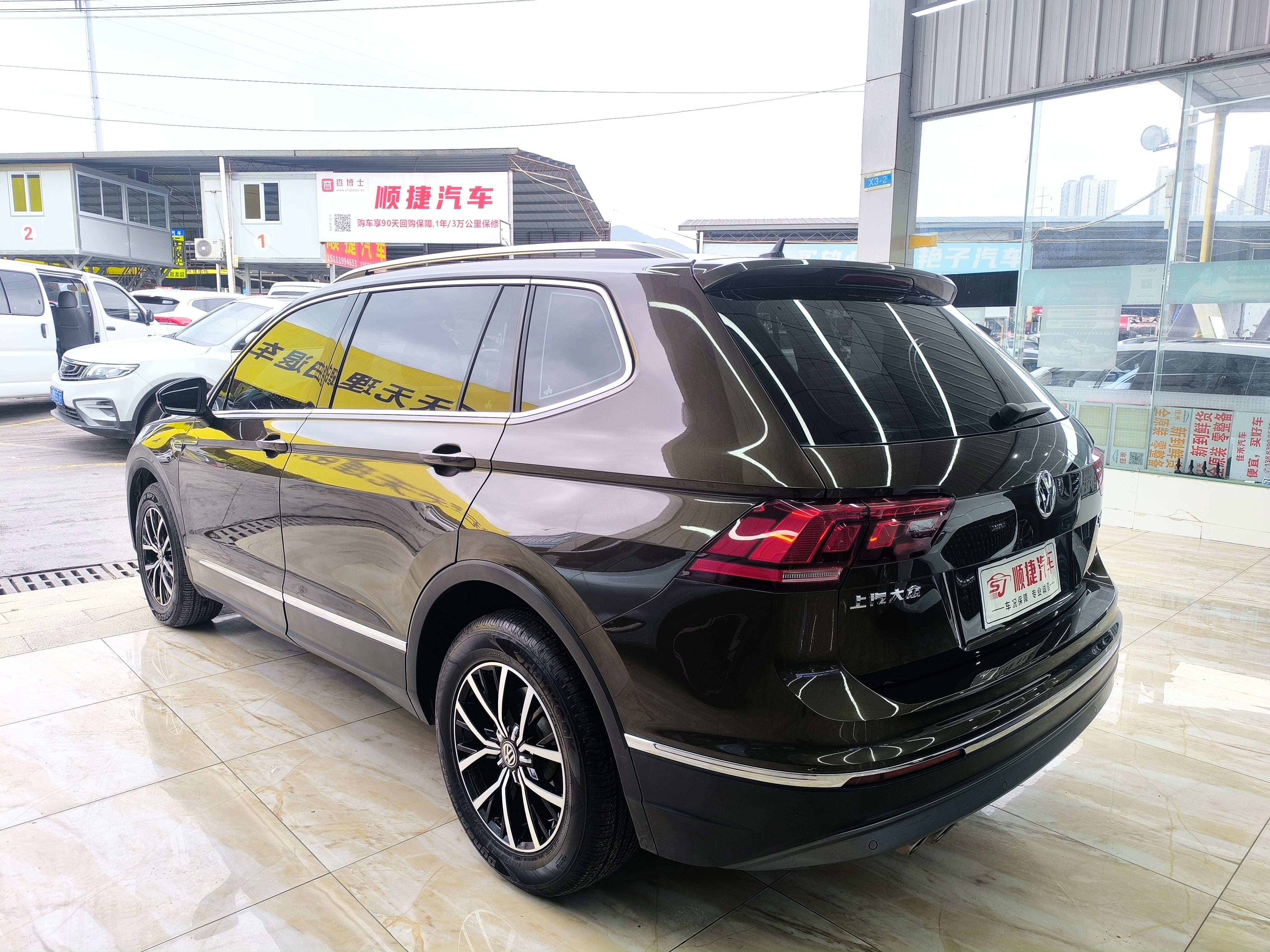 Volkswagen Tiguan L 2018 #9 Volkswagen Tiguan L 2018 car image #9