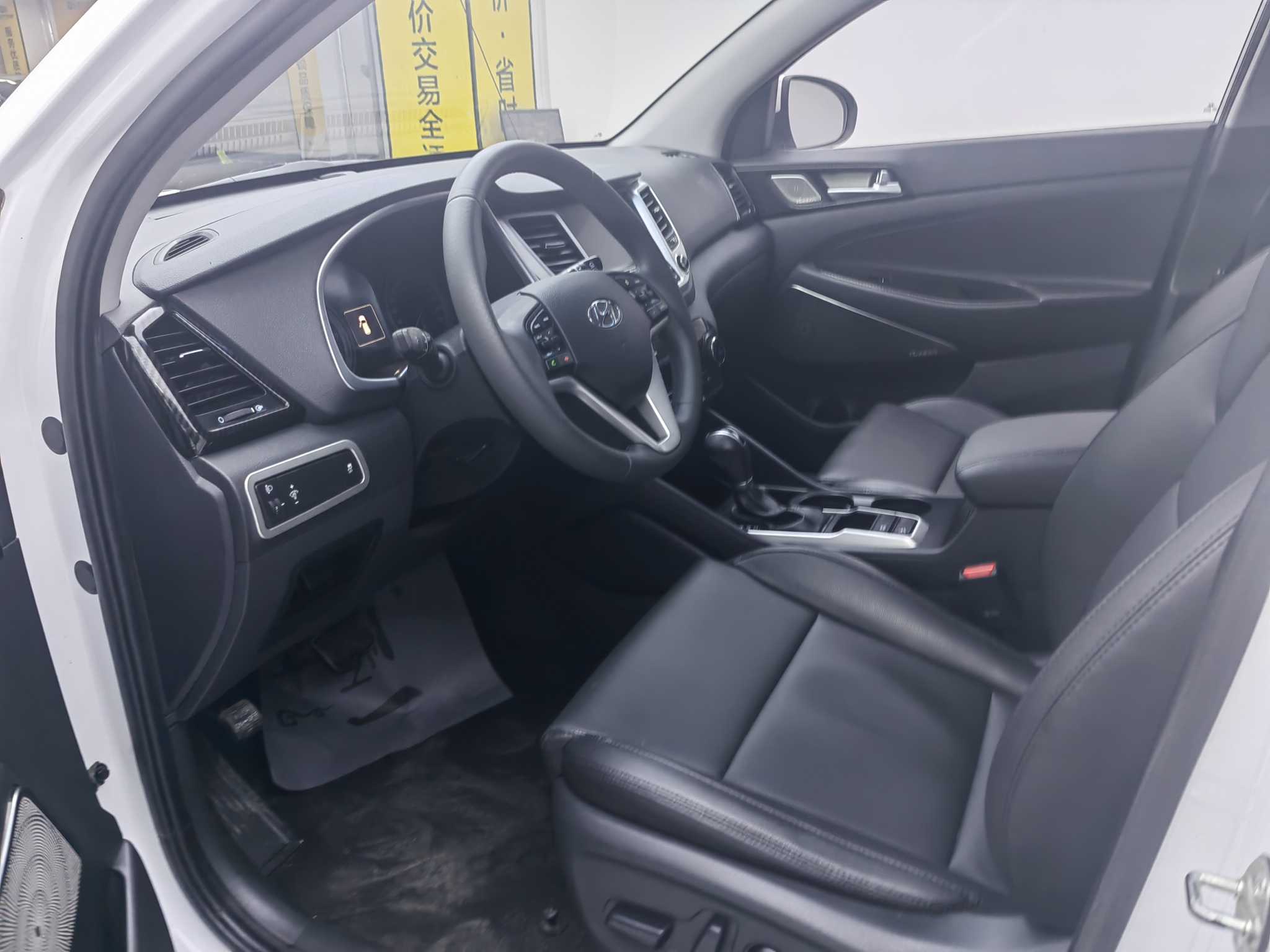 Hyundai Tucson 2018 immagine di auto #9