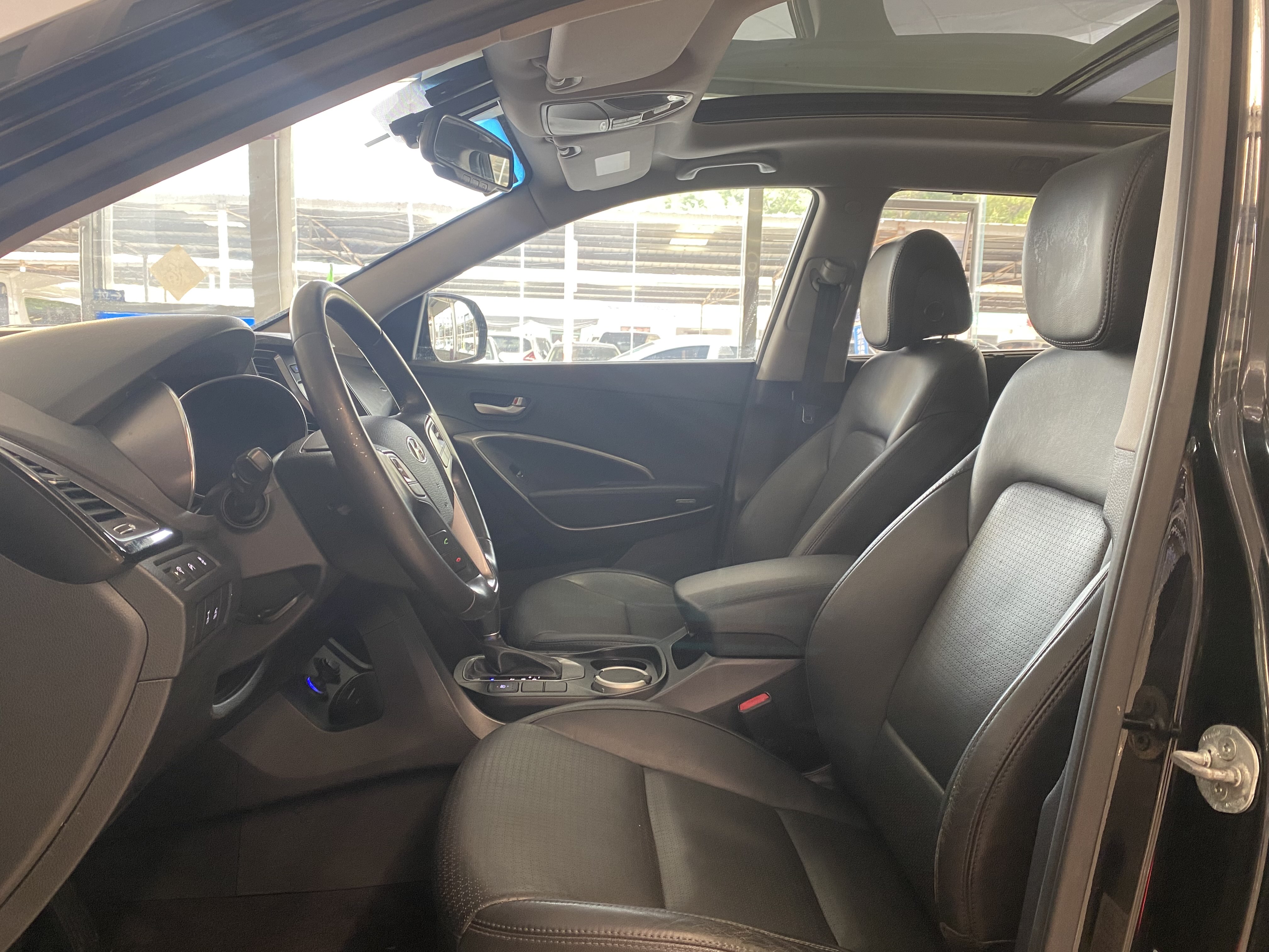 Hyundai Grand Santa Fe 2013 car image #9