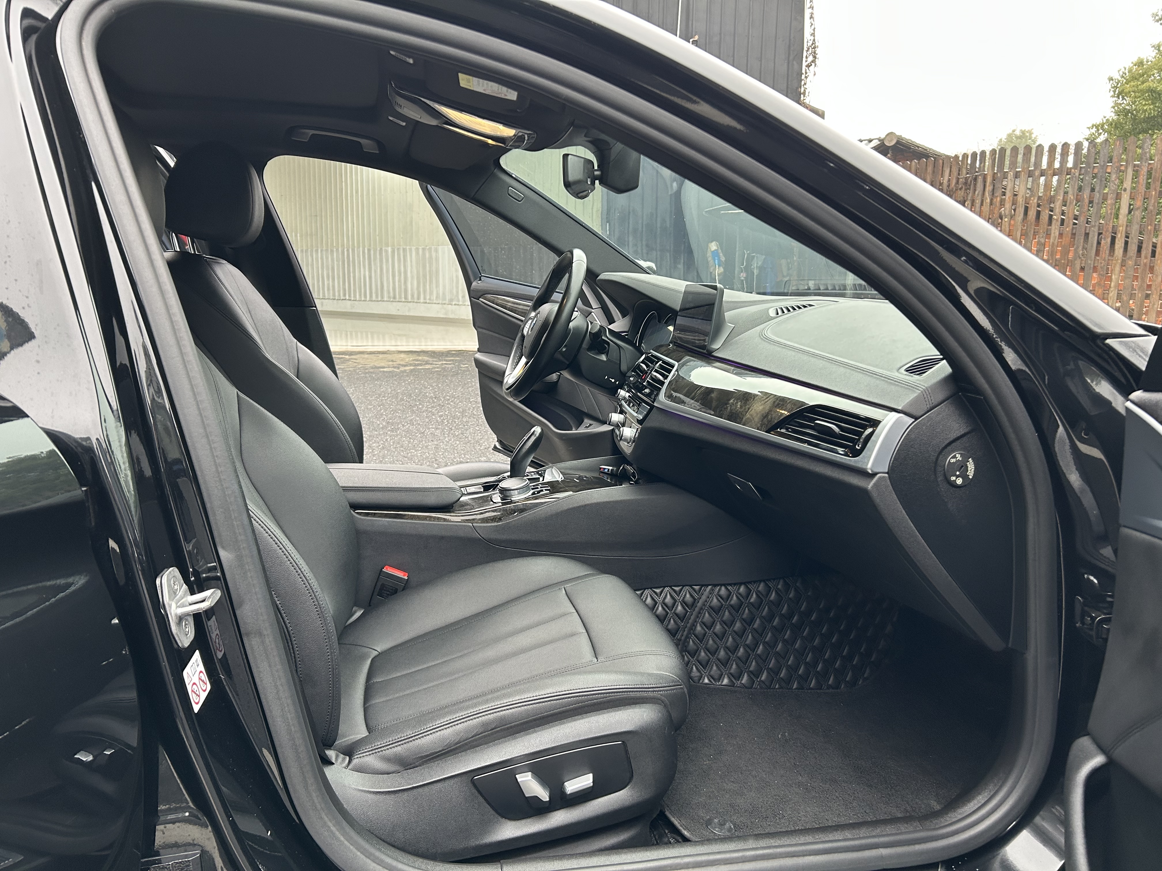 BMW 5 Series 2018 car image #9