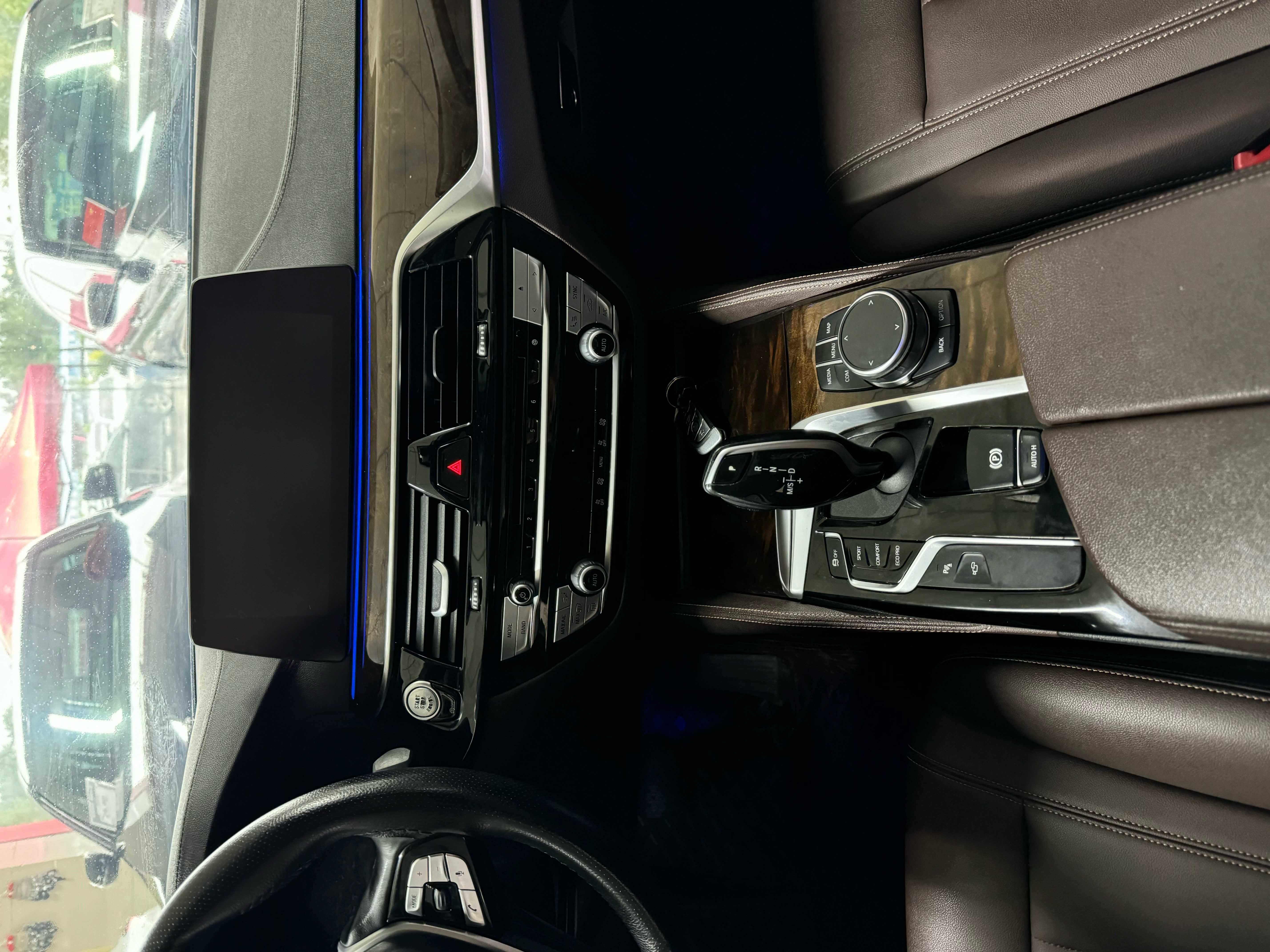 BMW 5 Series 2019 car image #9