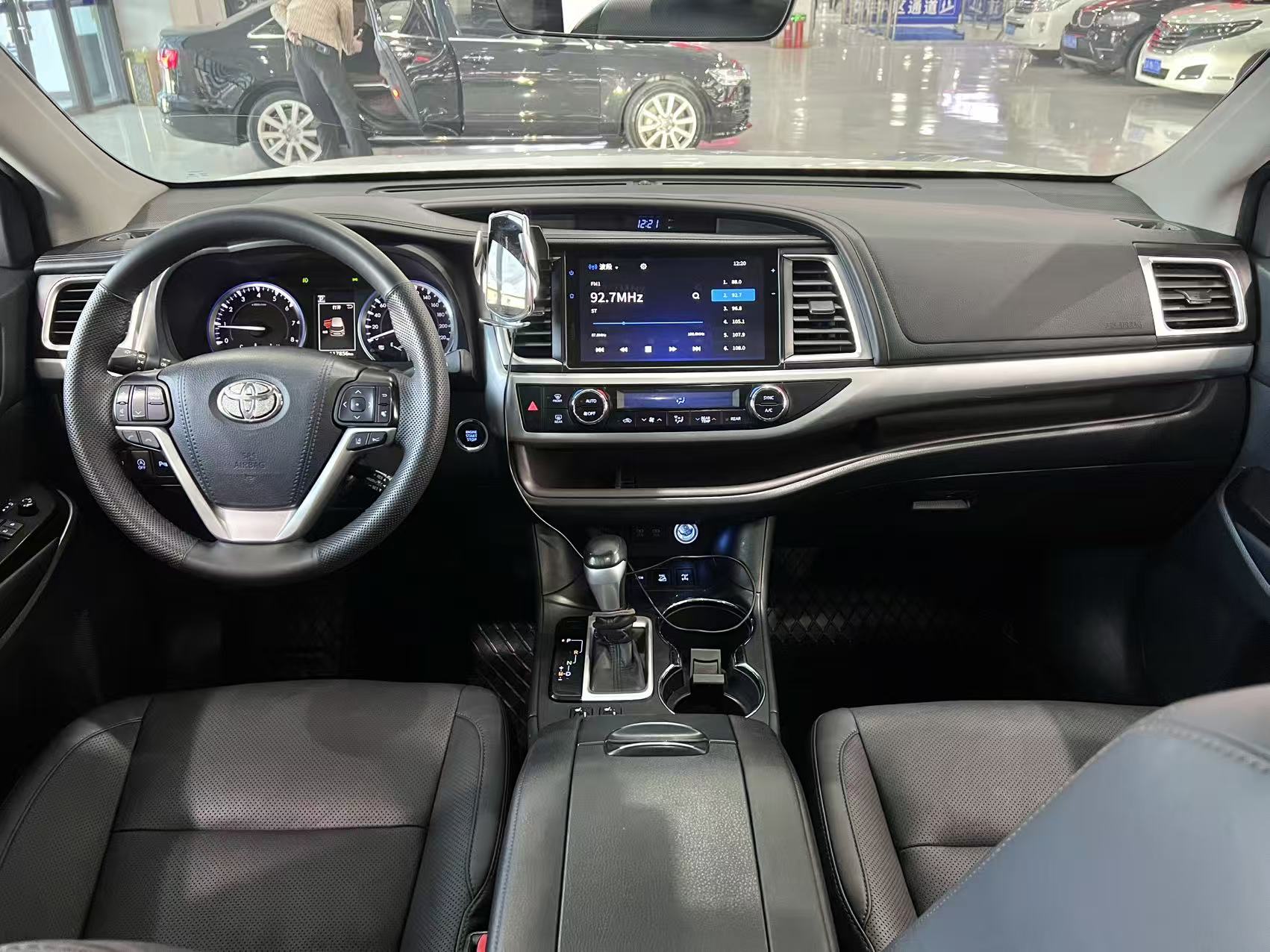 Toyota Highlander 2020 car image #9