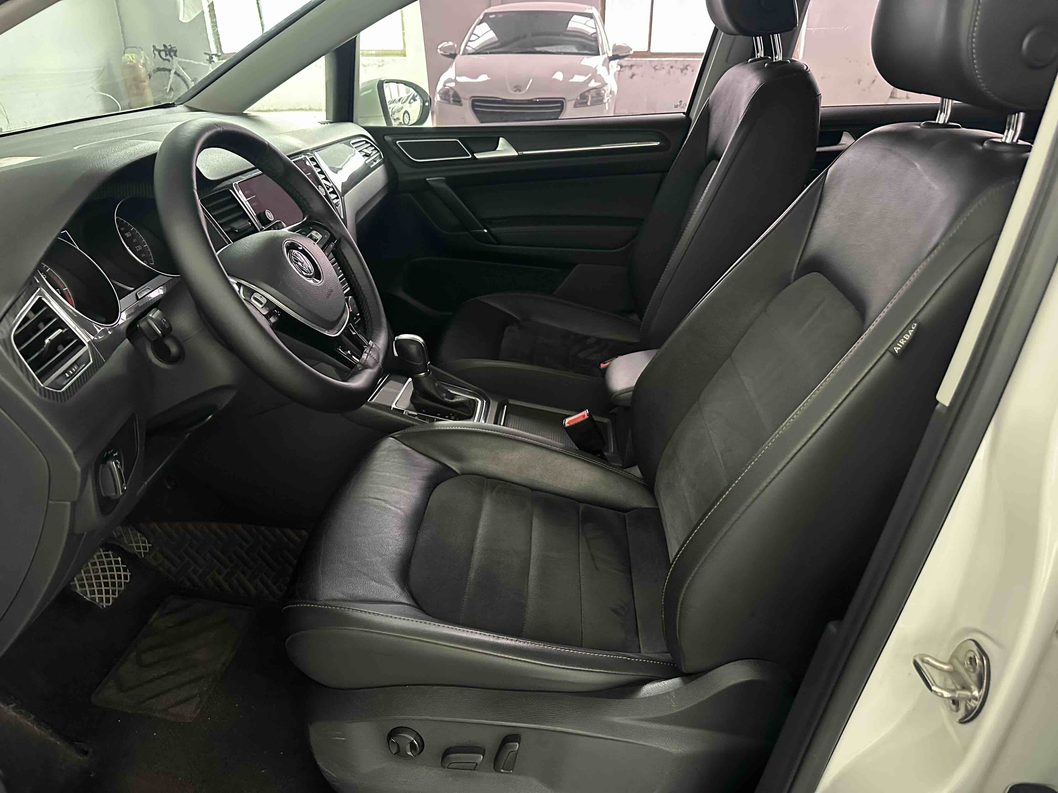 Volkswagen Golf Sportsvan 2017 car image #9