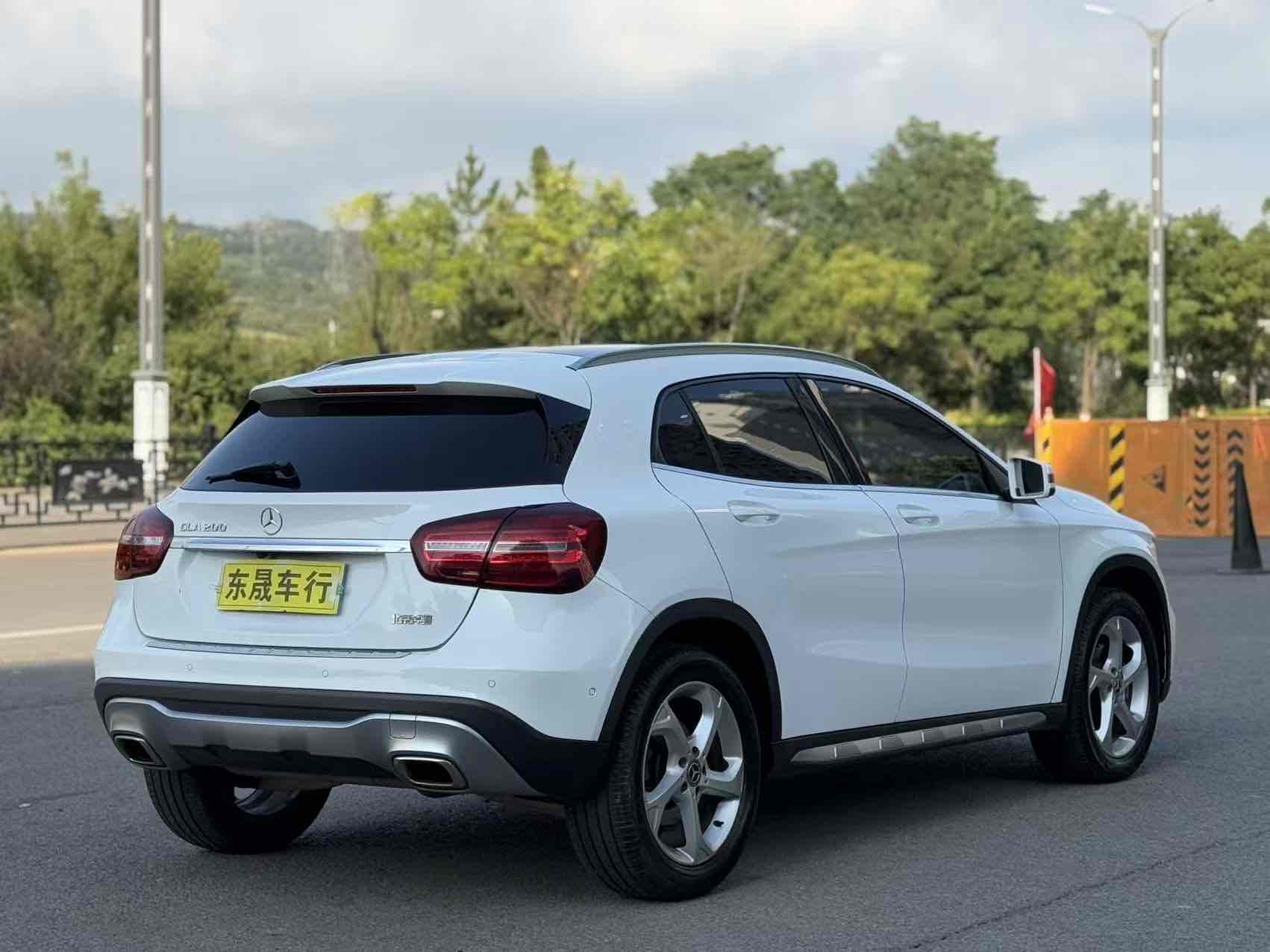 Mercedes-Benz GLA Class 2018 immagine di auto #9