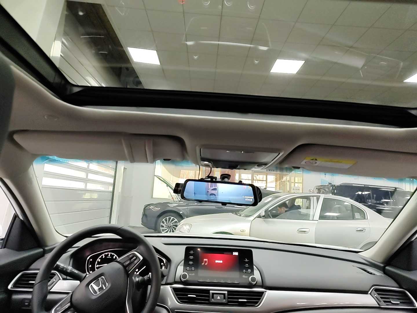Honda Accord 2018 car image #9