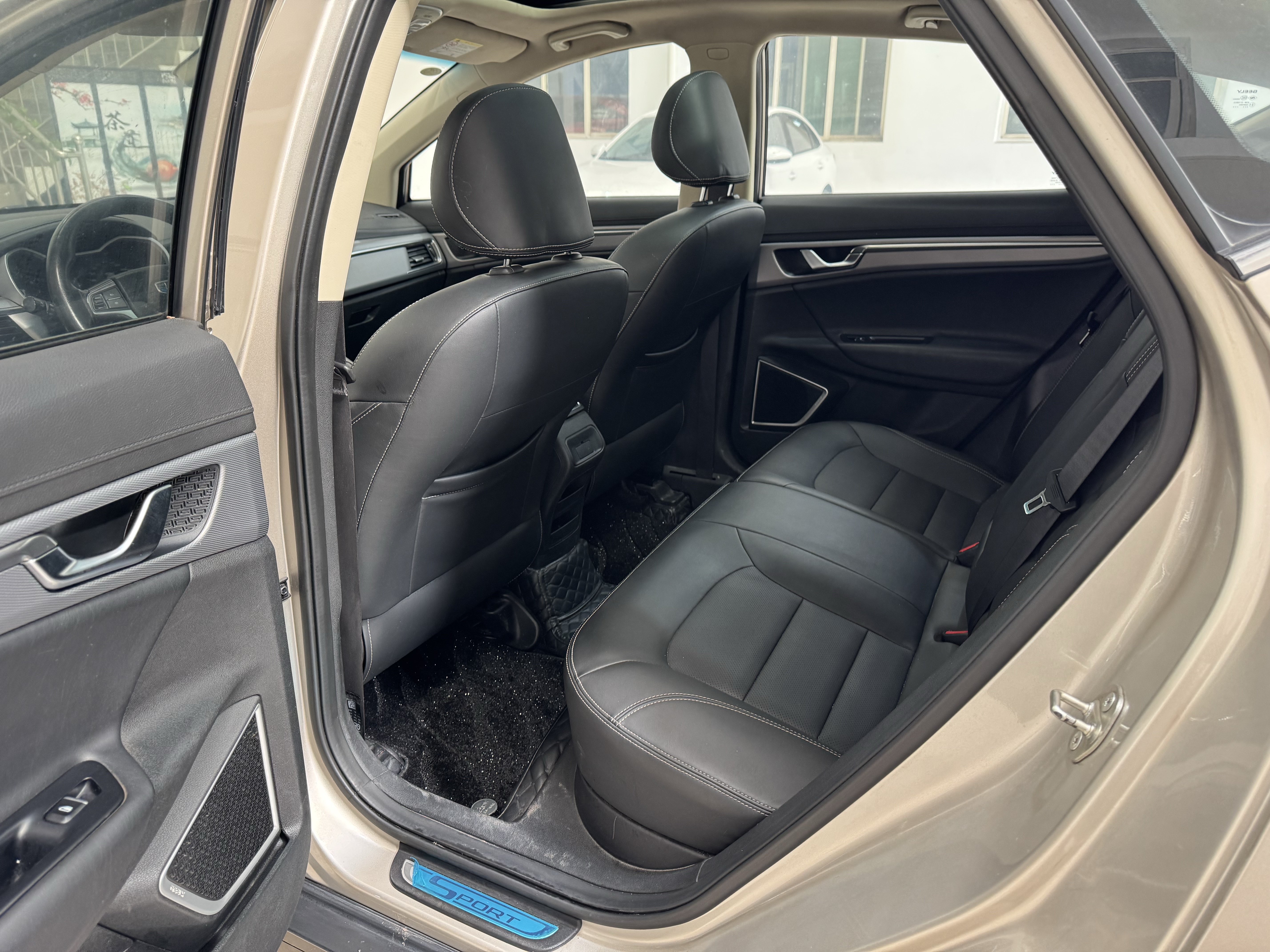GEELY Emgrand GS 2018 car image #9