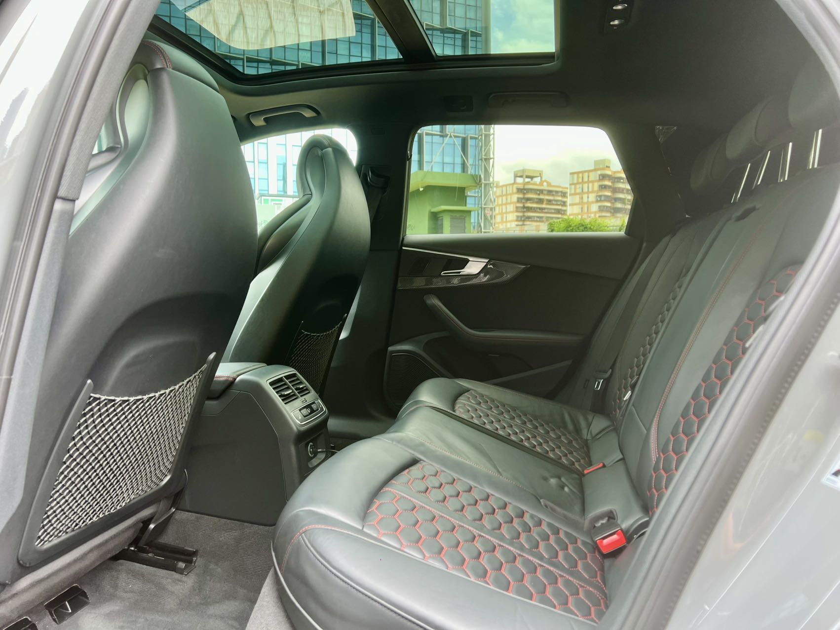 Audi RS 4 2019 car image #9