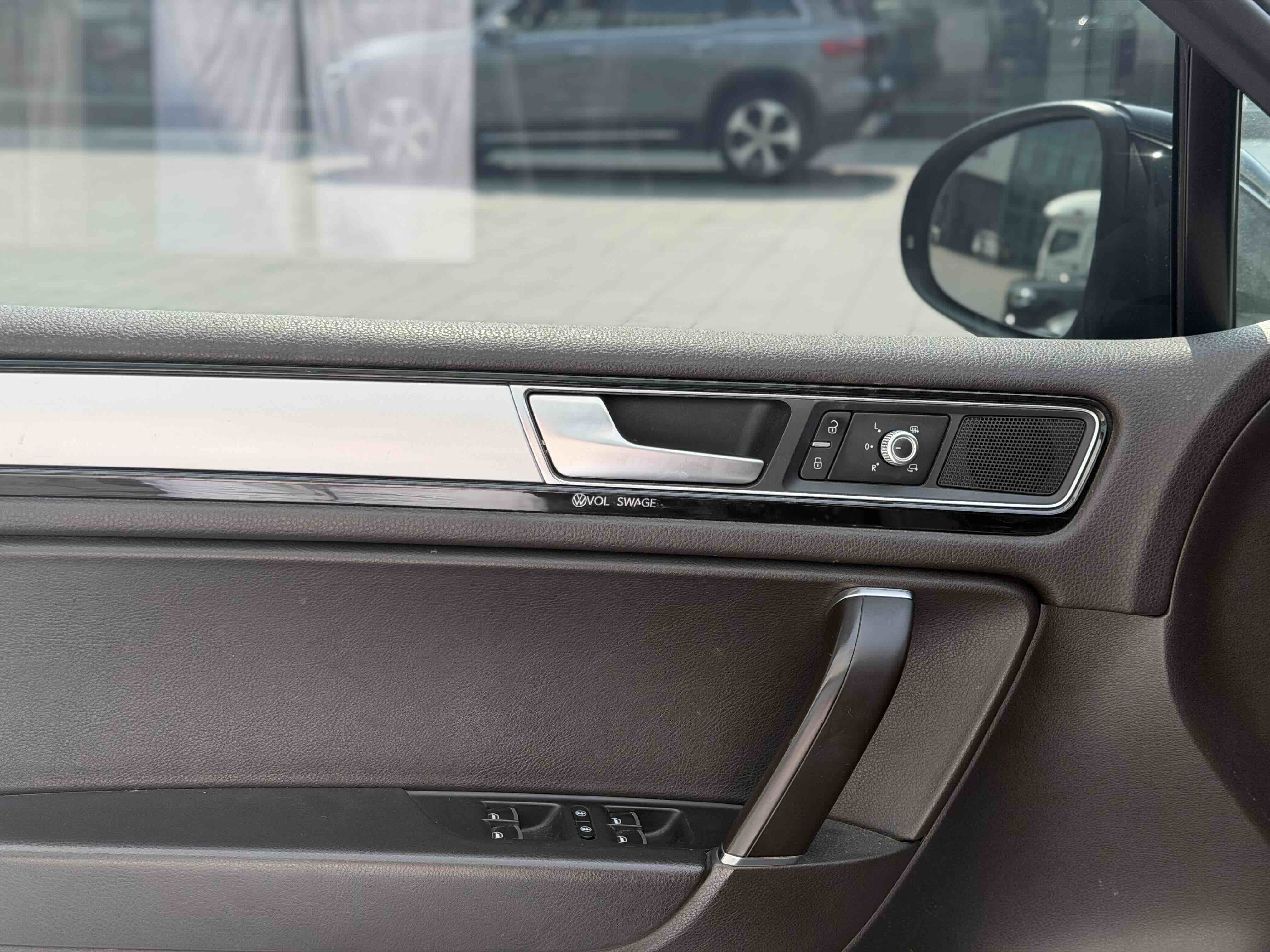 Volkswagen Touareg 2018 immagine di auto #9