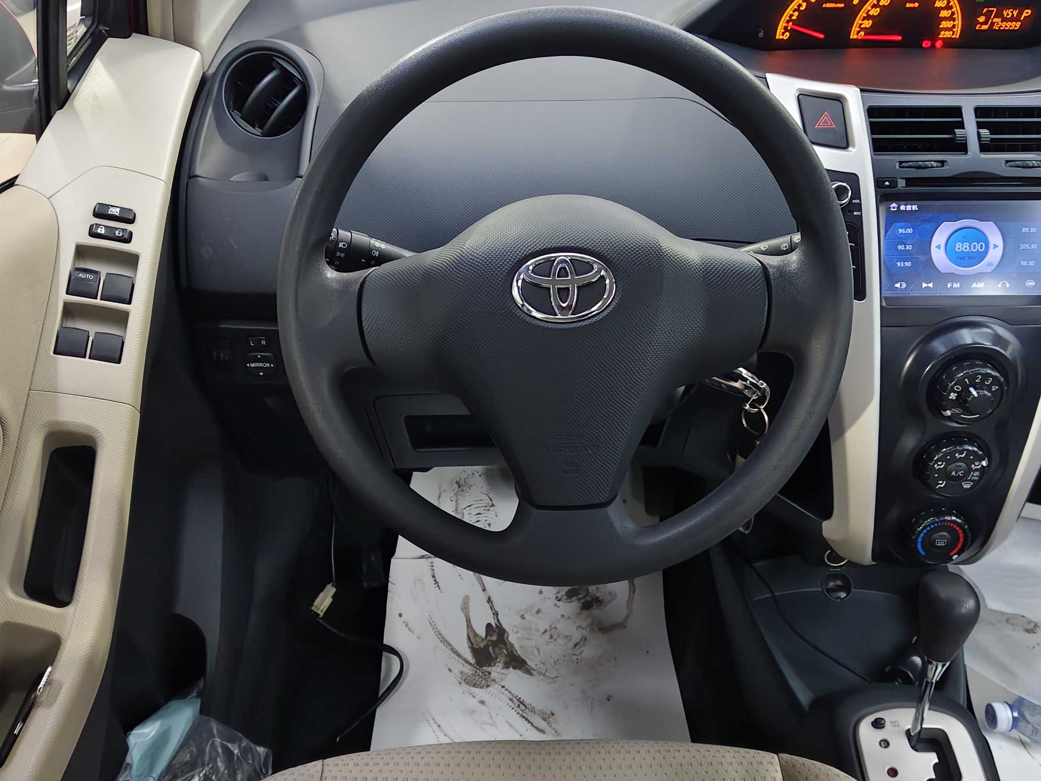 Toyota Yaris 2012 #9 Toyota Yaris 2012 car image #9