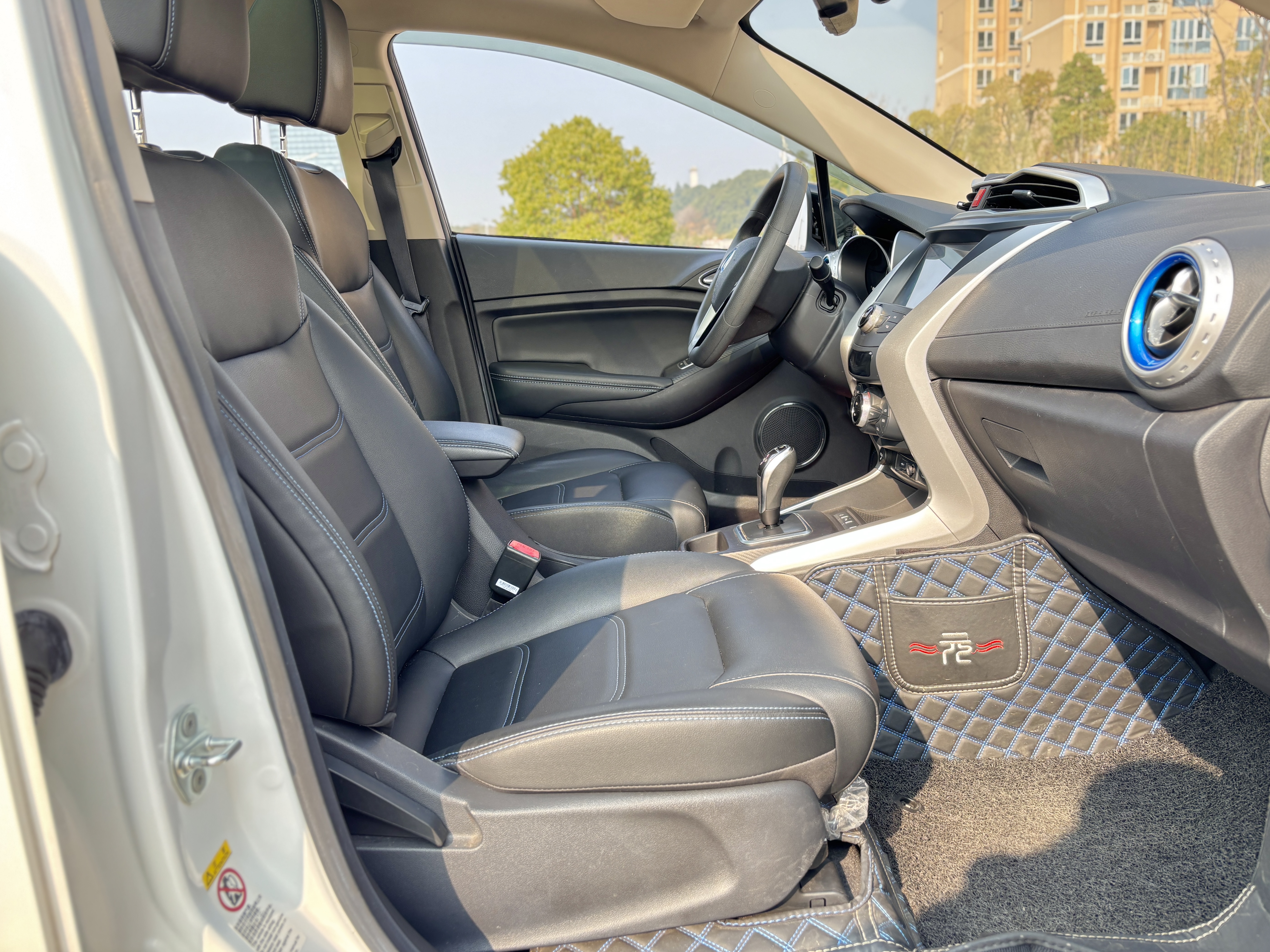 BYD Yuan New Energy 2018 car image #9