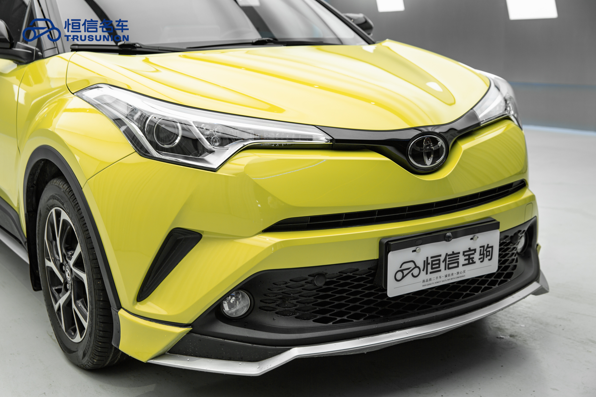 Toyota C-HR 2019 car image #9