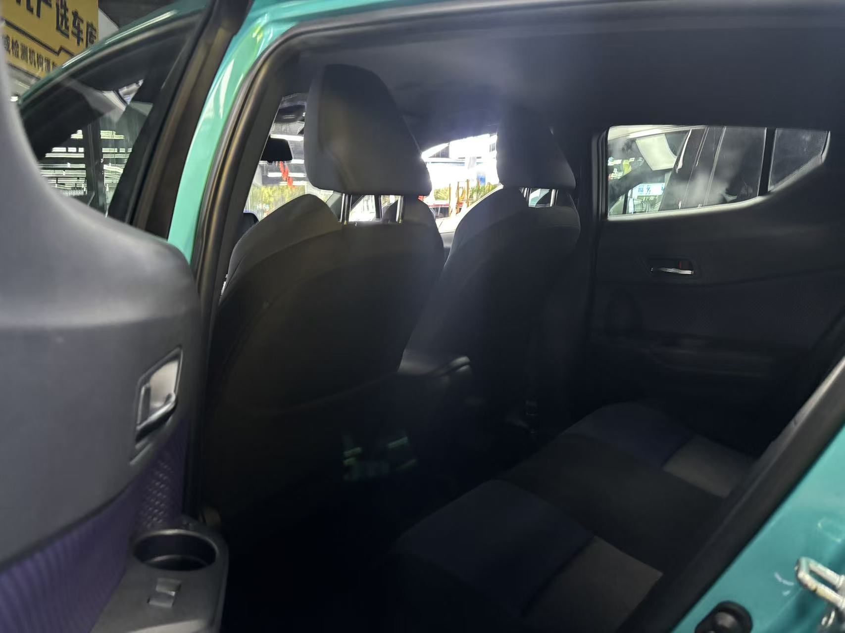 Toyota C-HR 2018 immagine di auto #9