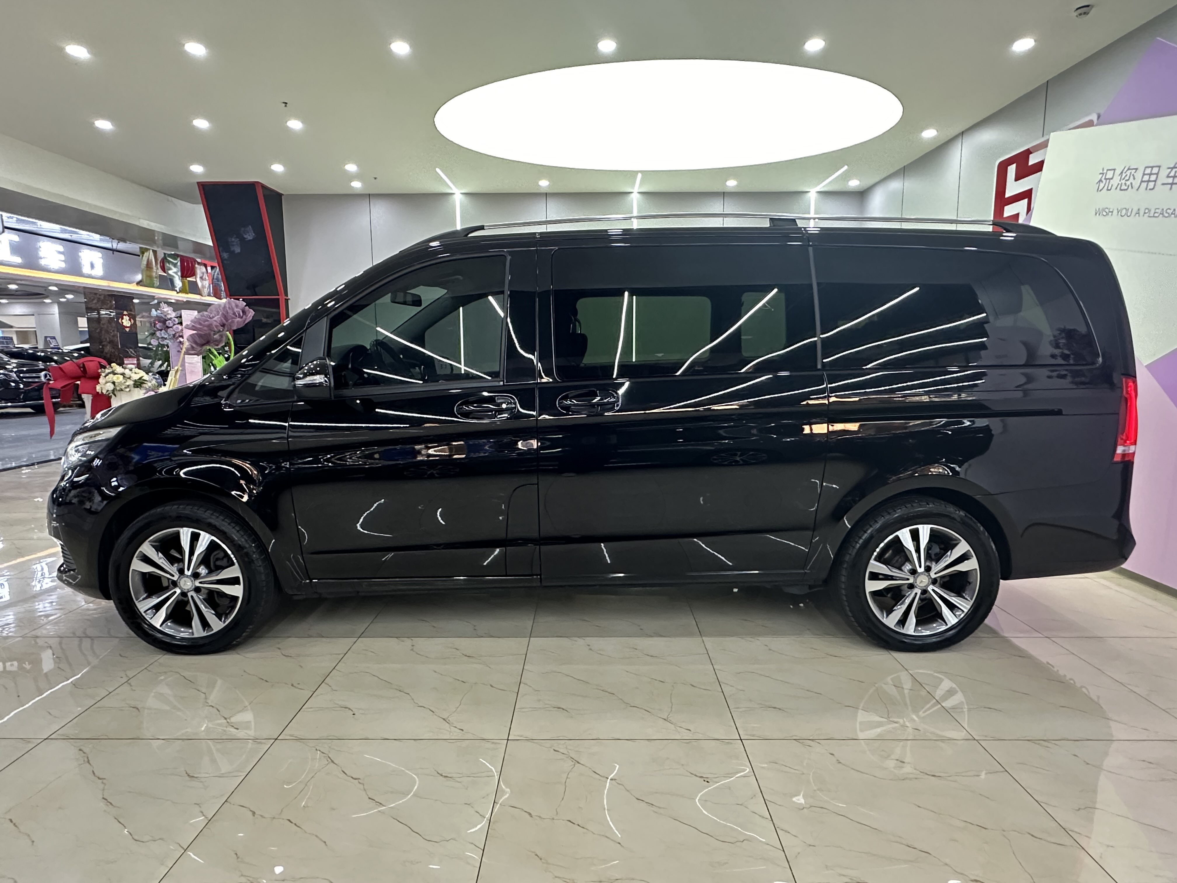 Mercedes-Benz V Class 2018 car image #9