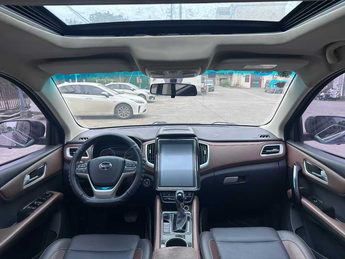 SWM X7 2018 #9 SWM X7 2018 car image #9