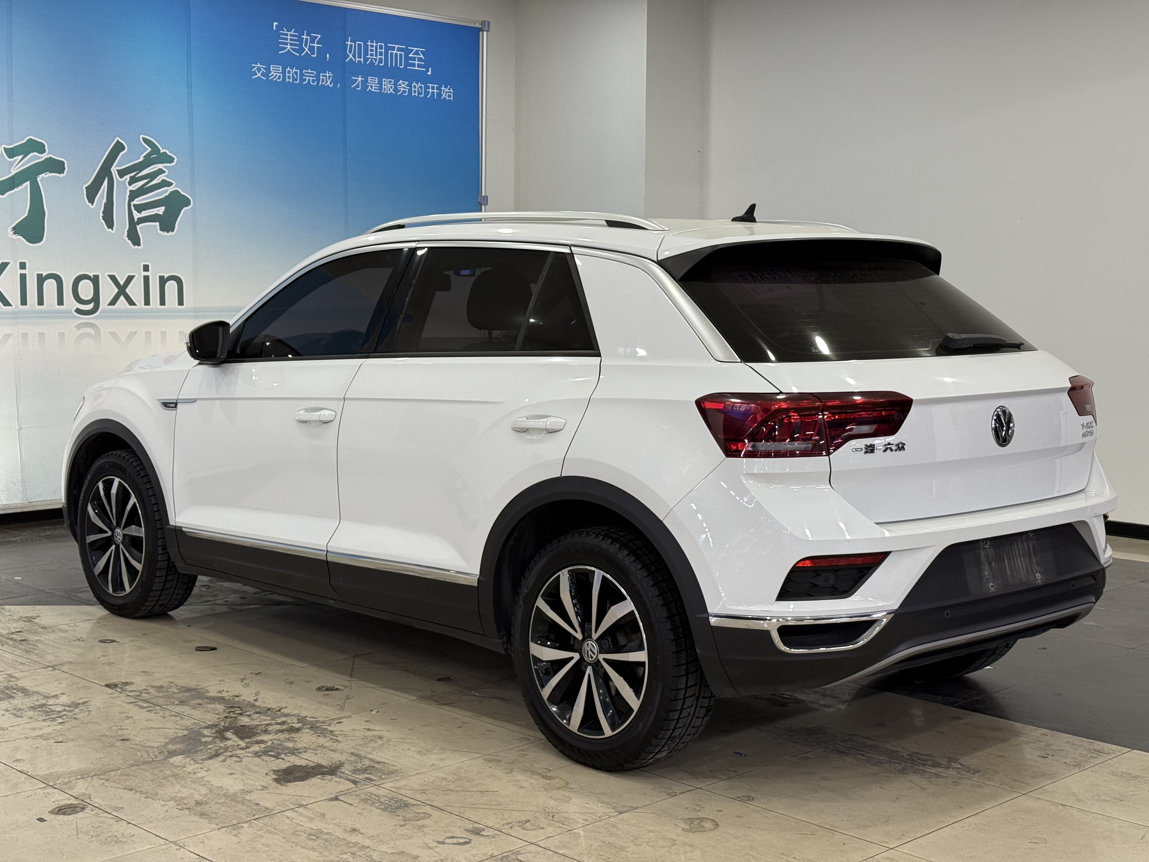 Volkswagen T-Roc 2018 car image #9