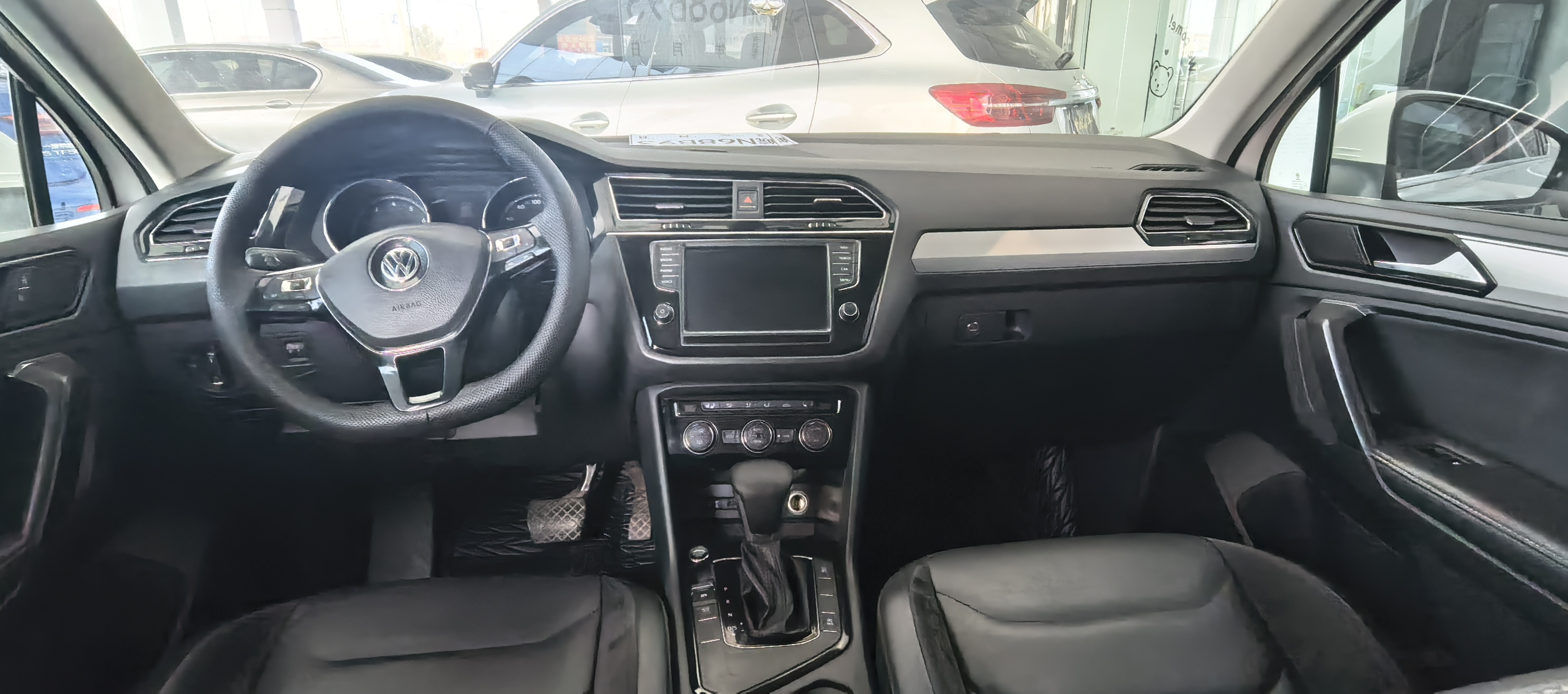 Volkswagen Tiguan L 2017 car image #9