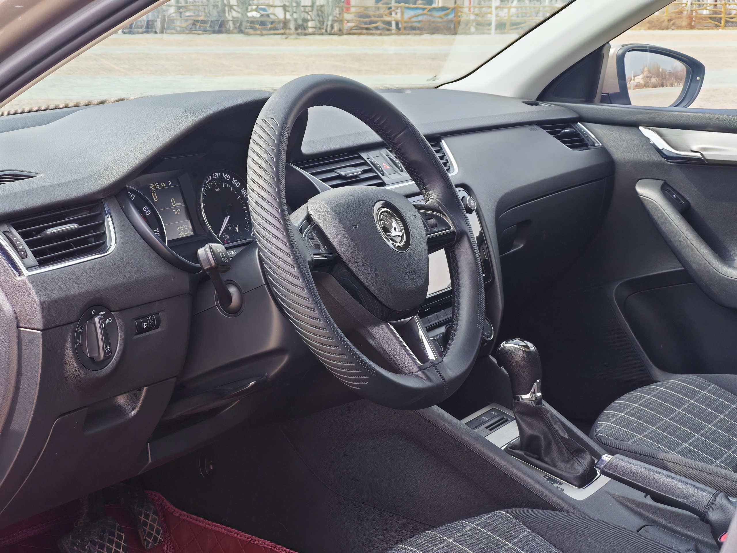 Skoda Octavia 2019 car image #9