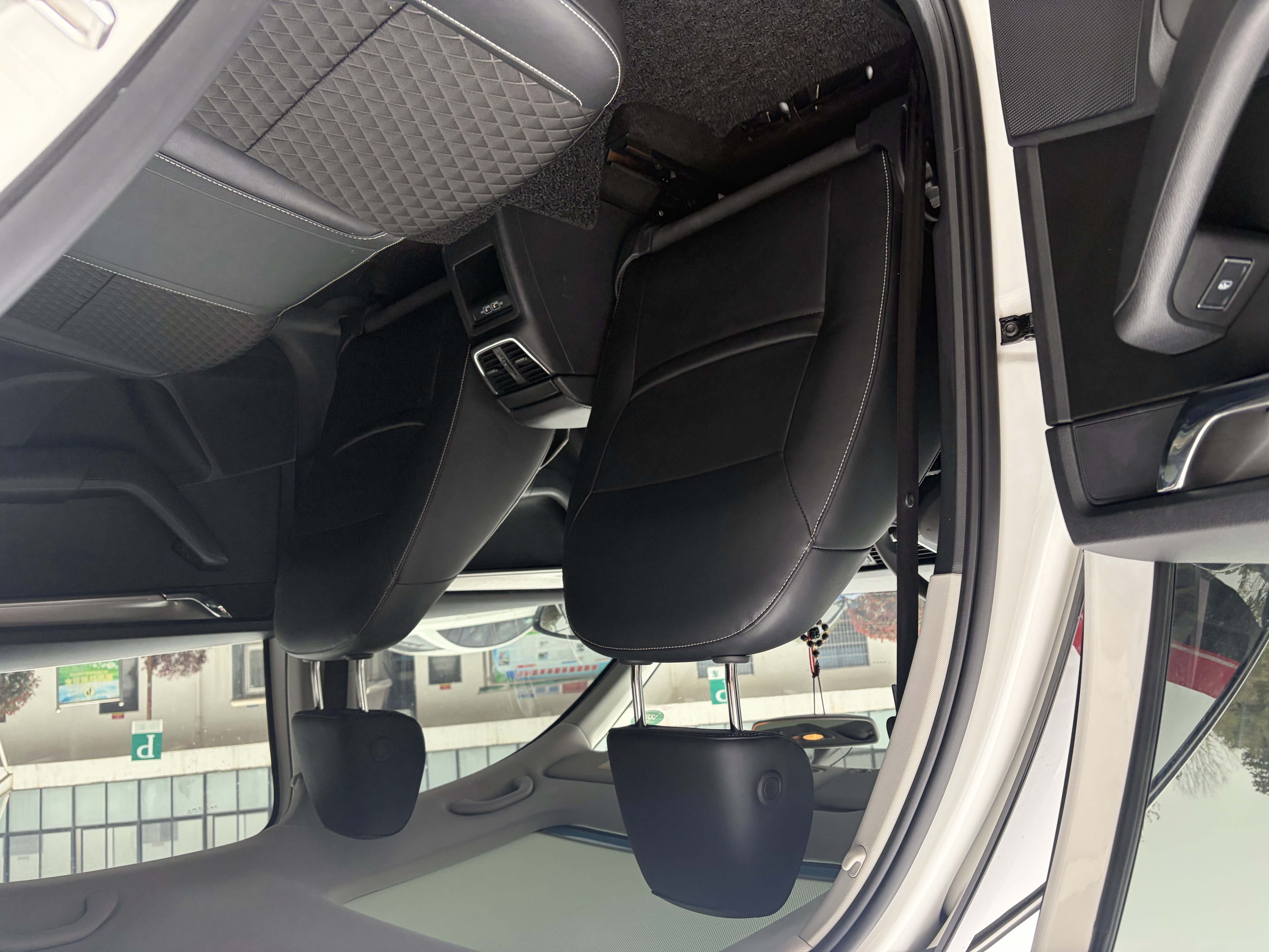 Skoda Octavia 2019 car image #9