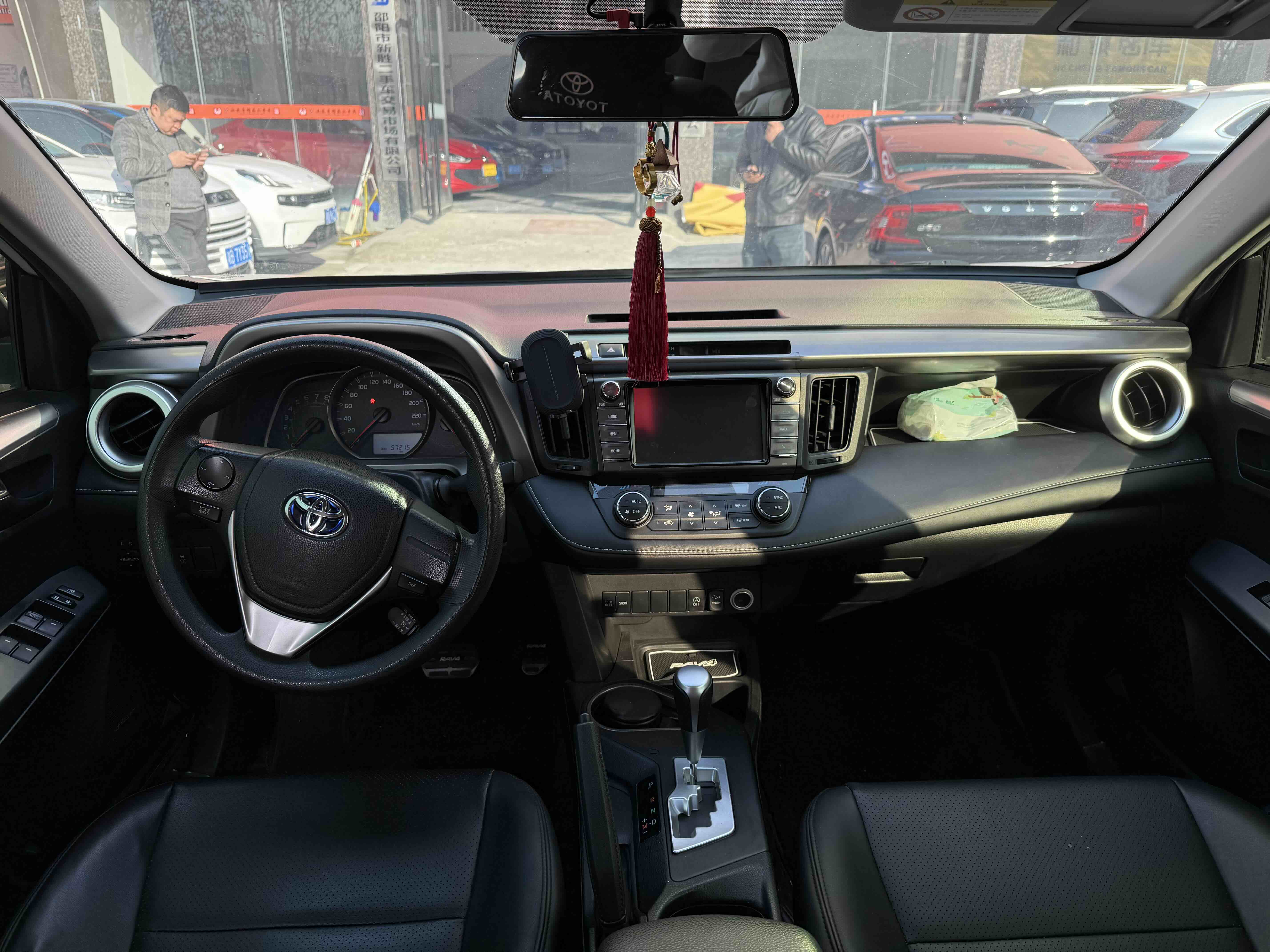Toyota RAV4 2019 car image #9