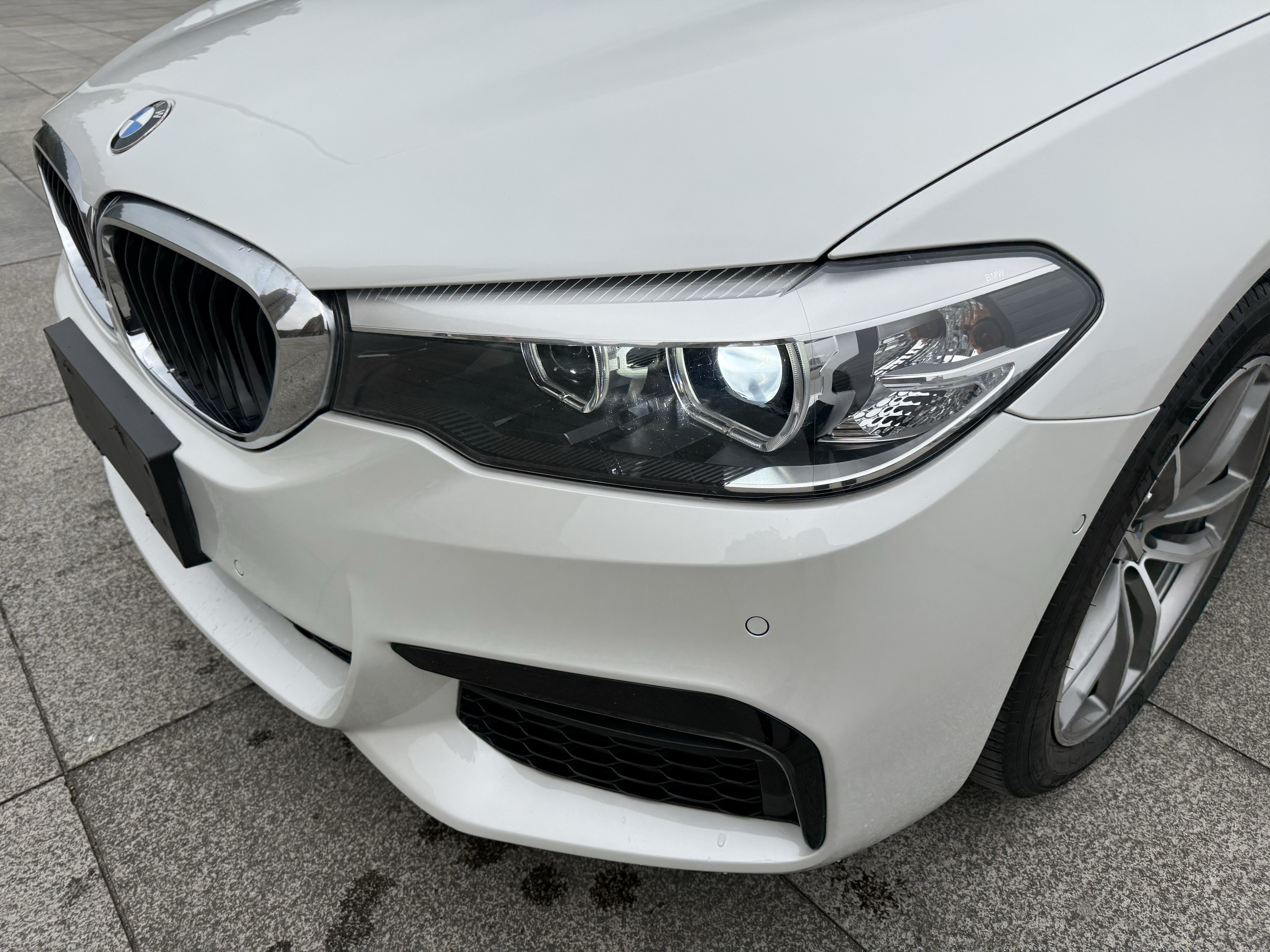 BMW 5 Series 2019 car image #9