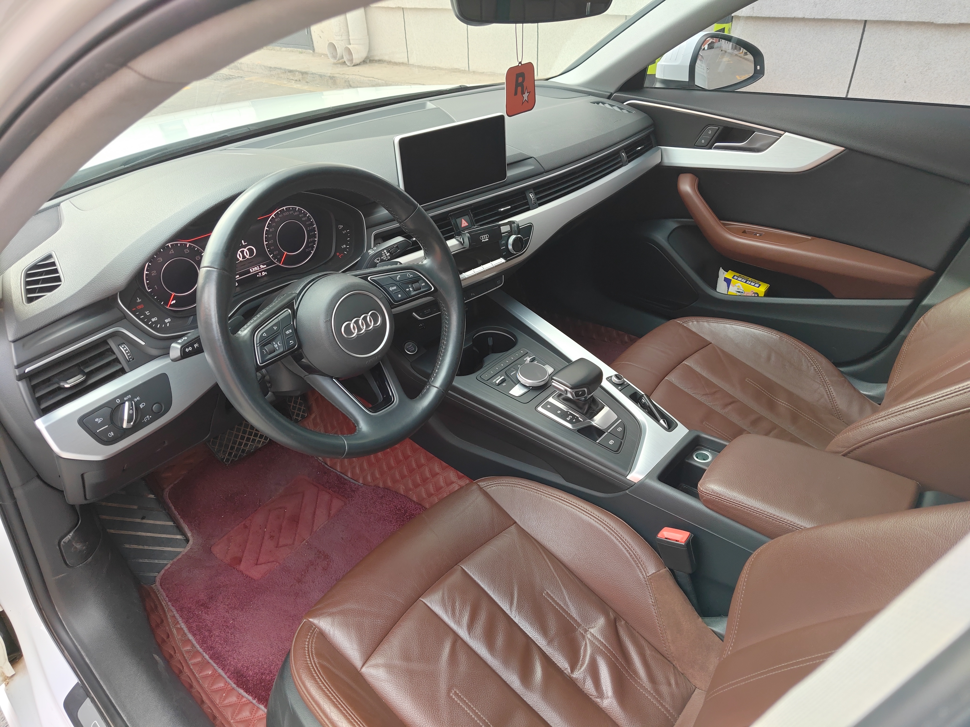 Audi A4L 2019 car image #9