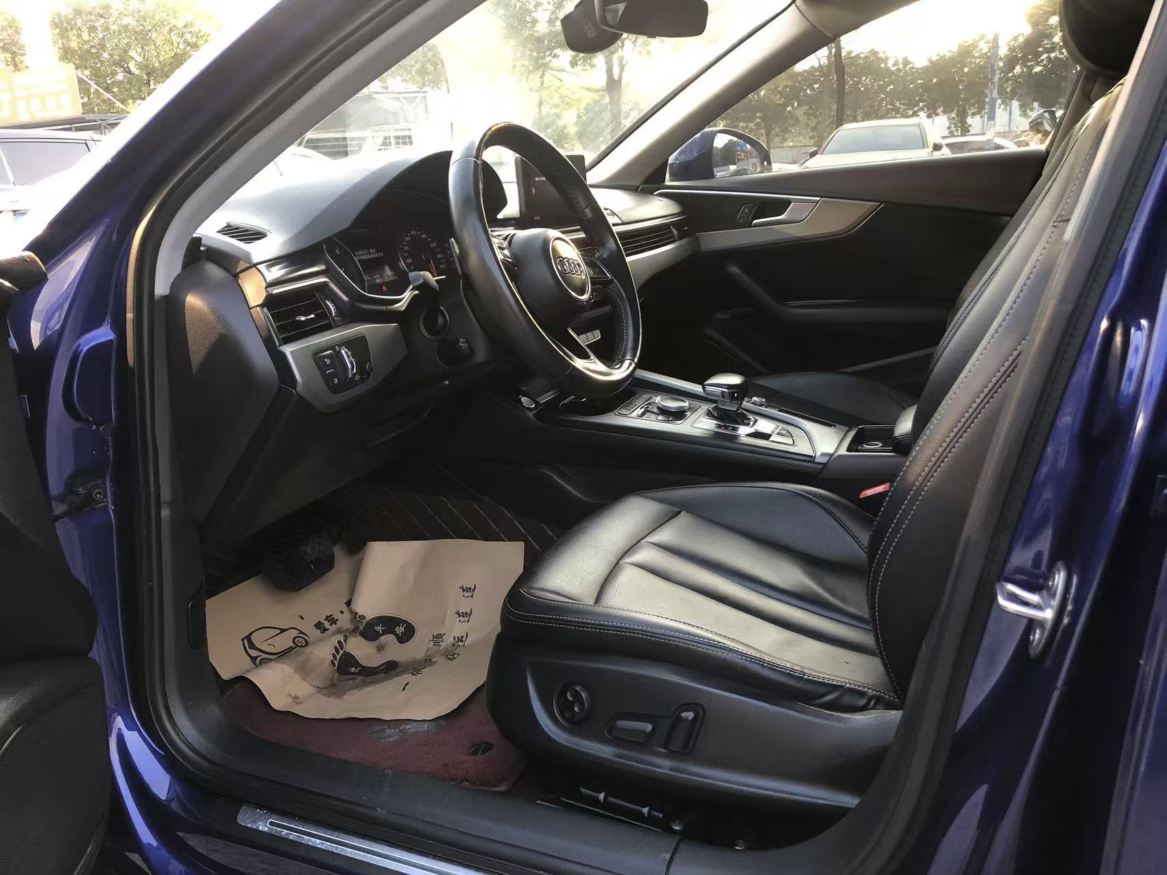 Audi A4L 2019 car image #9