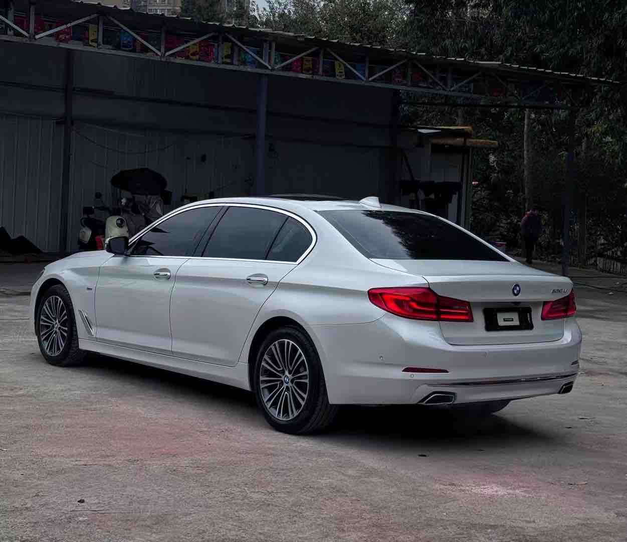 BMW 5 Series 2018 car image #9