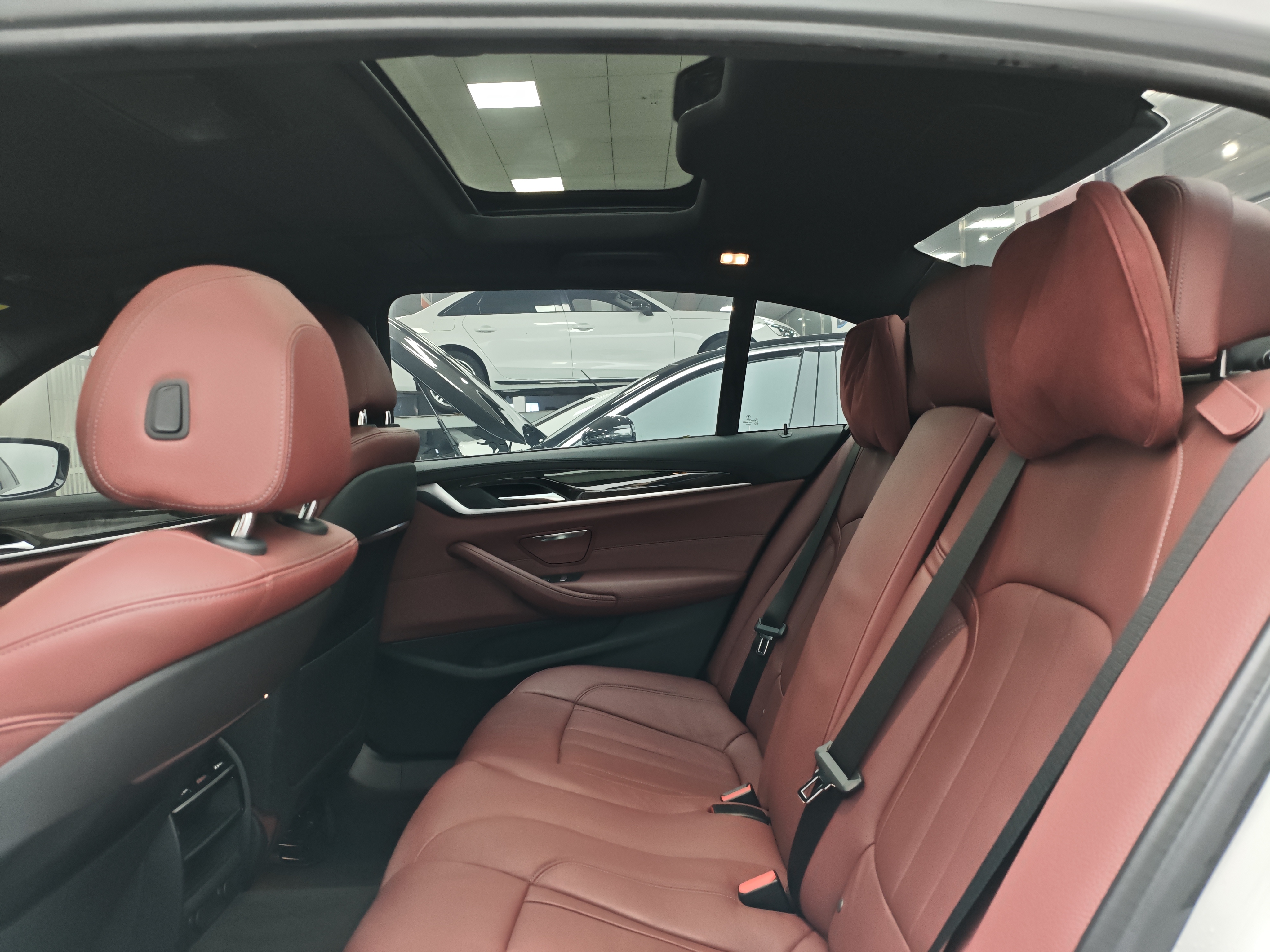 BMW 5 Series 2019 car image #9