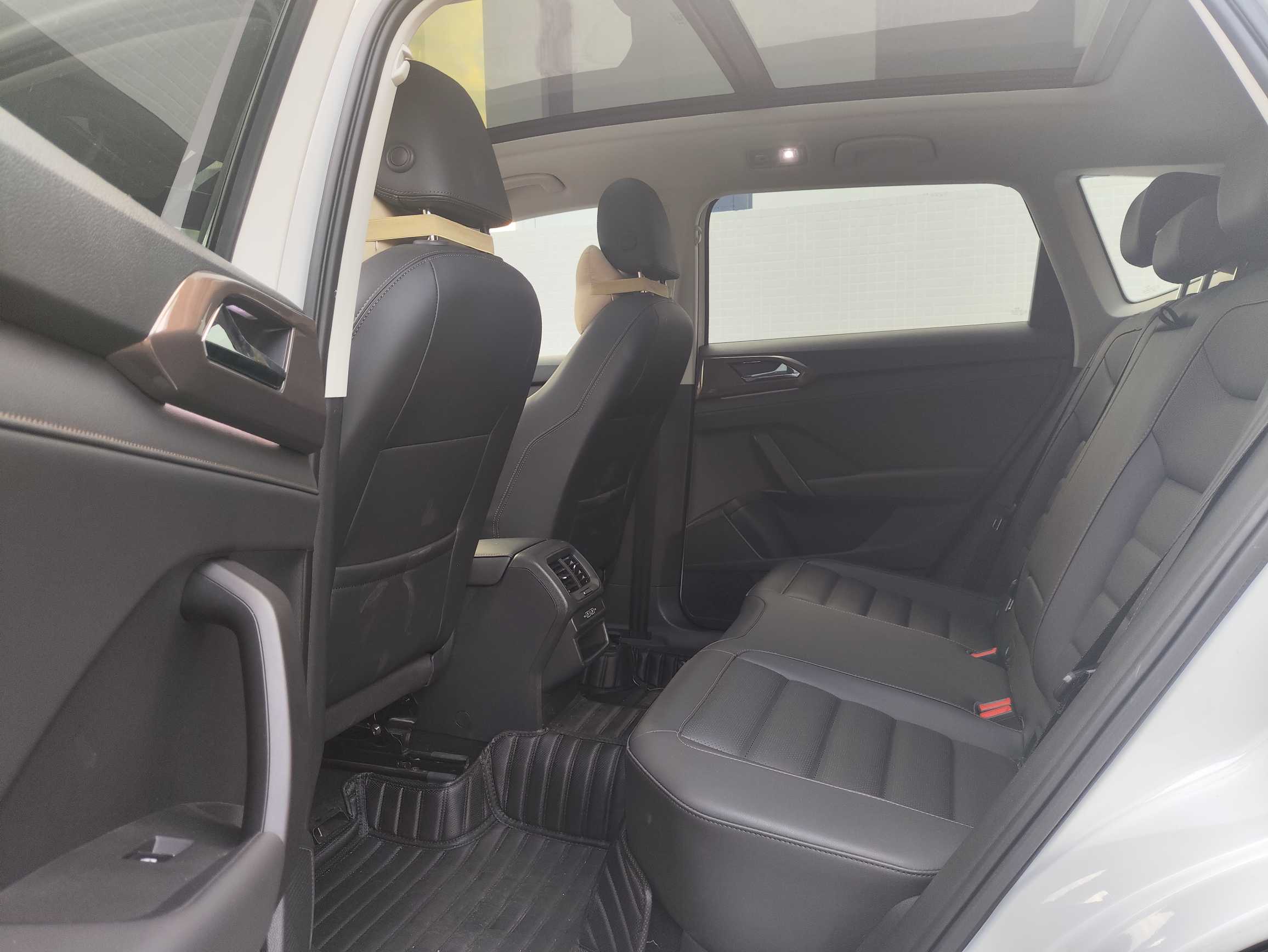 Volkswagen Tharu 2019 car image #9