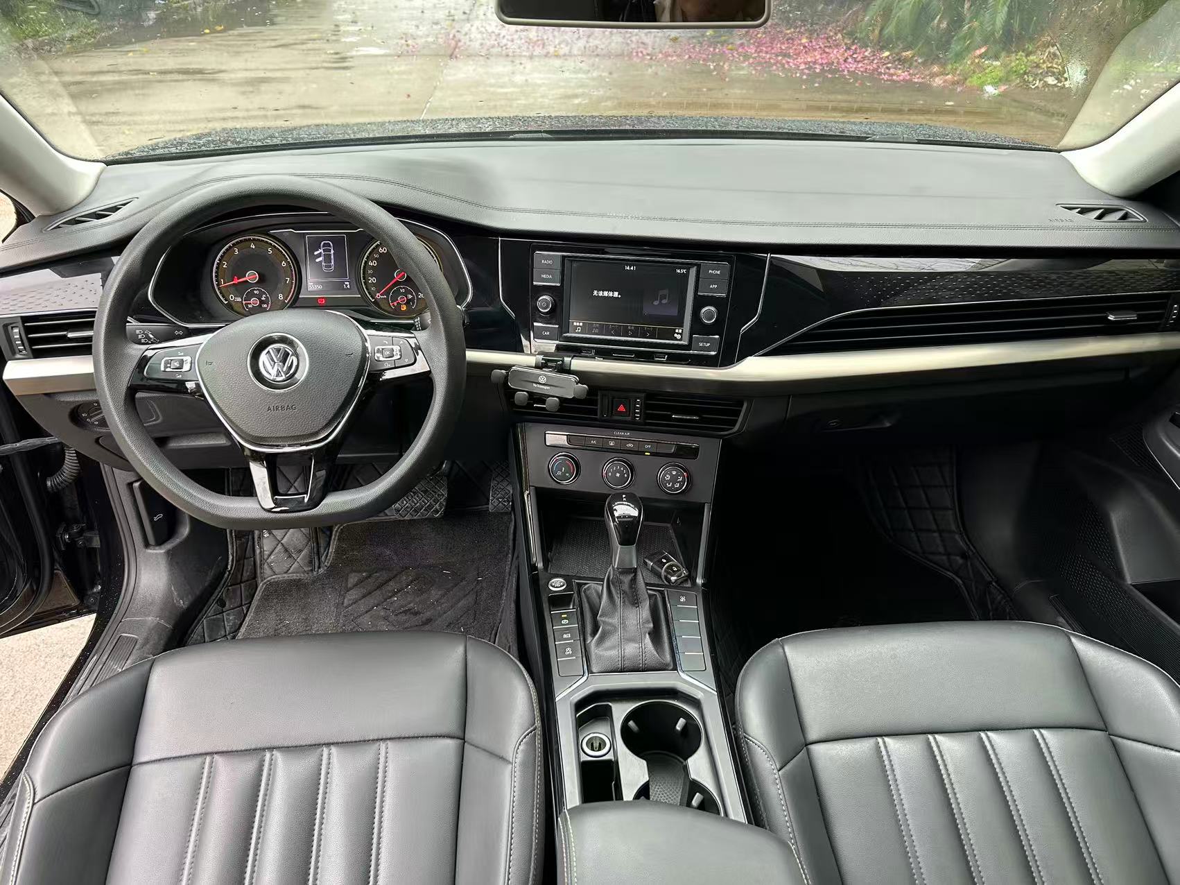 Volkswagen Passat 2020 car image #9
