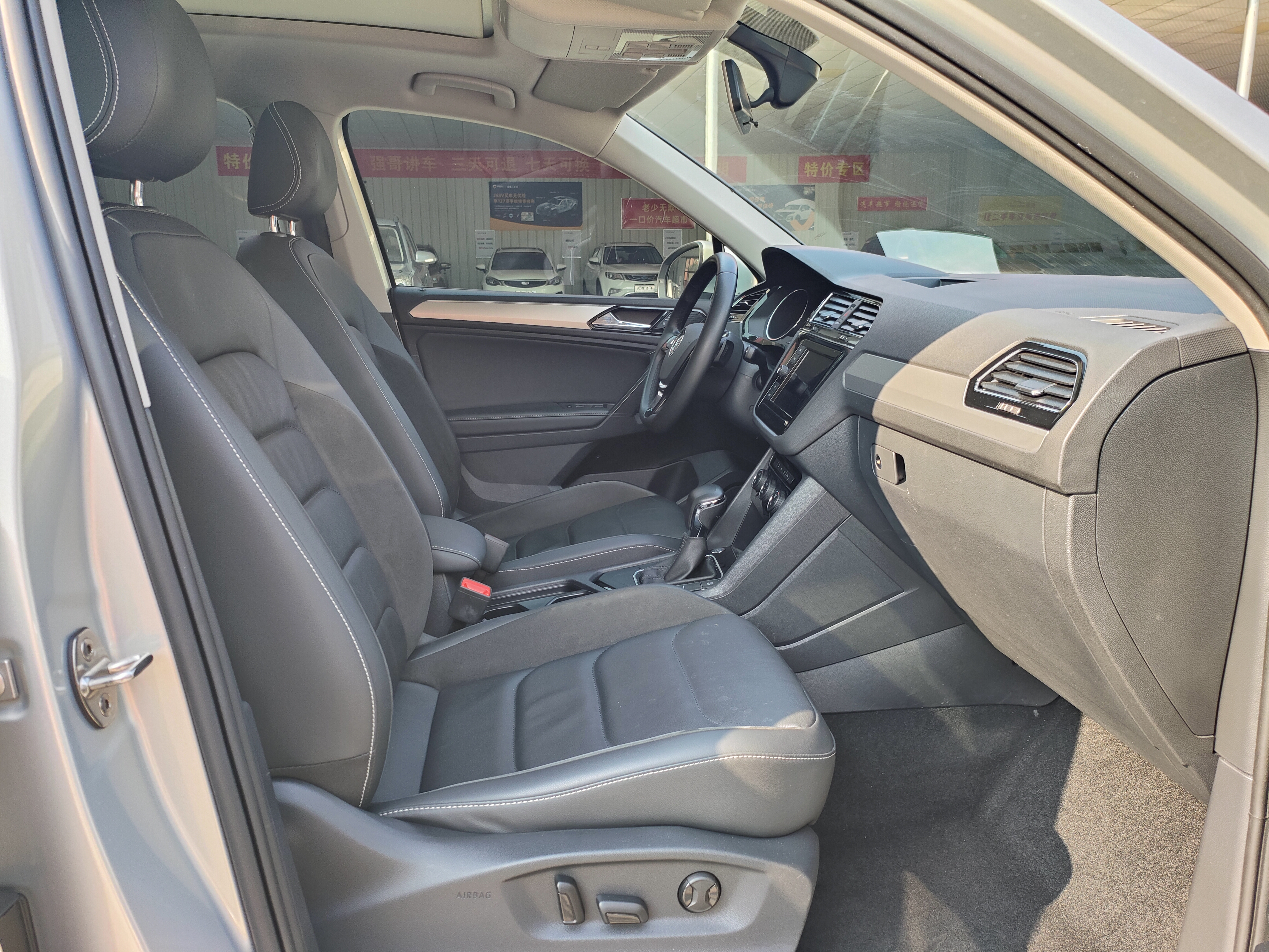 Volkswagen Tiguan L 2019 immagine di auto #9