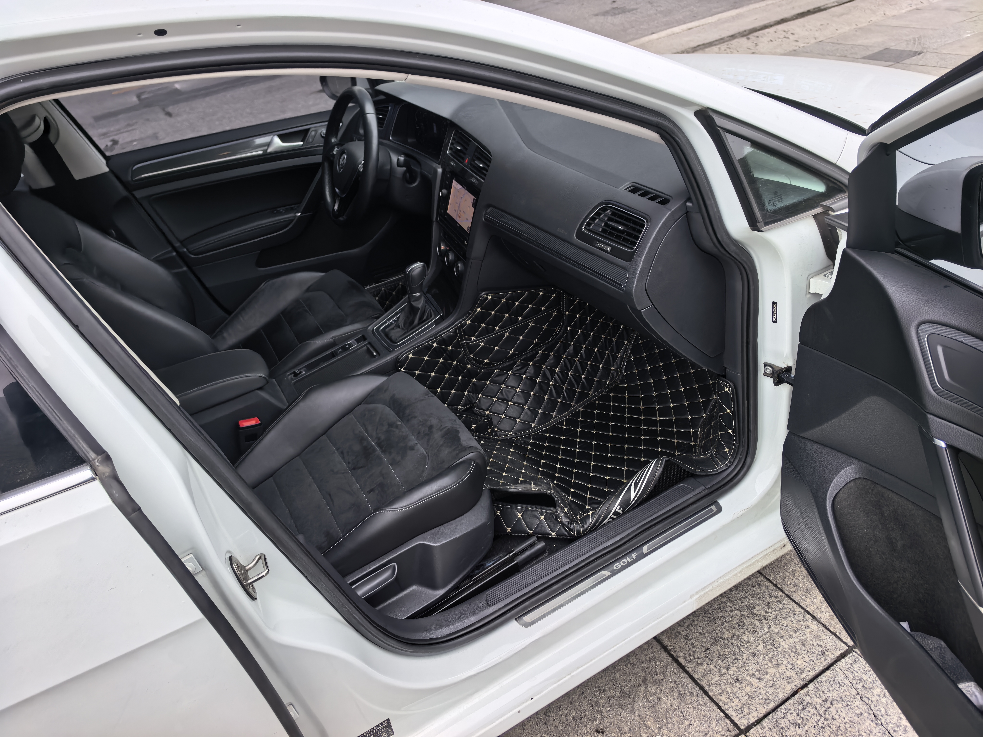 Volkswagen Golf 2019 car image #9