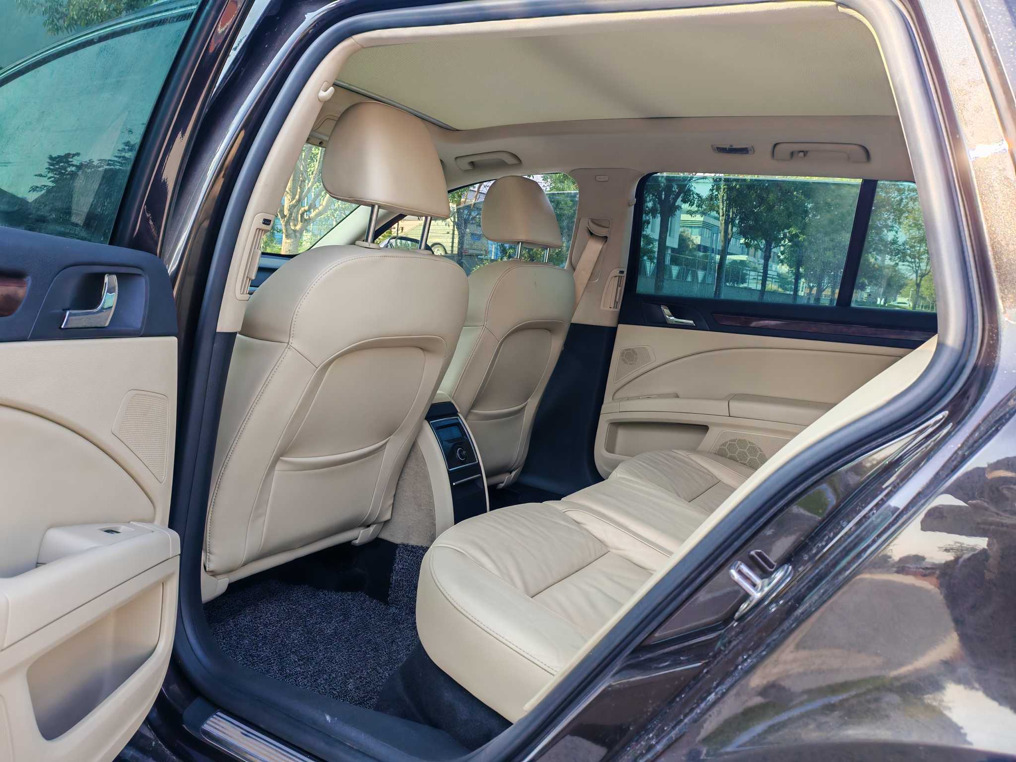 Skoda Superb Combi 2015 car image #9