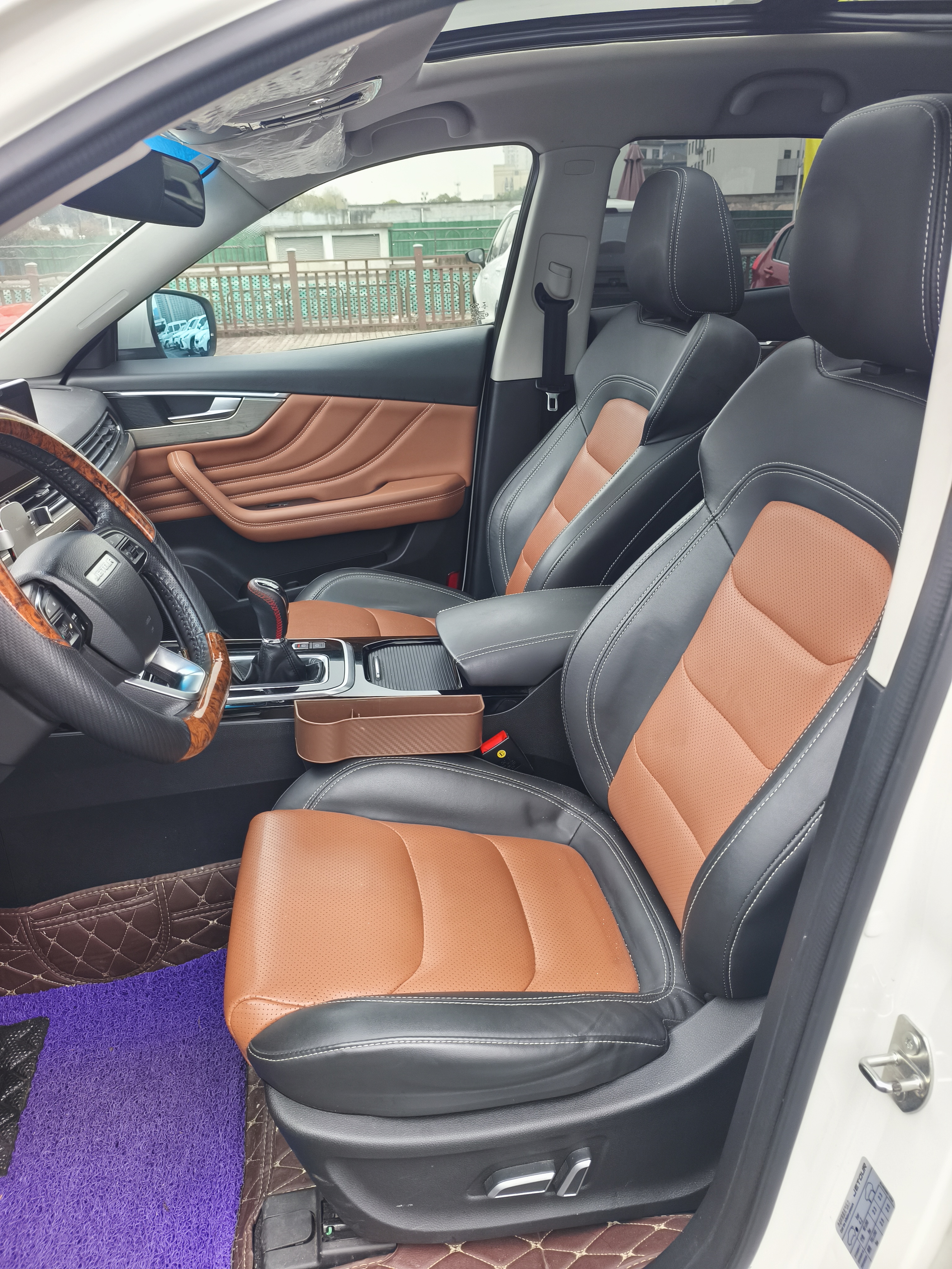 2019 car image #9