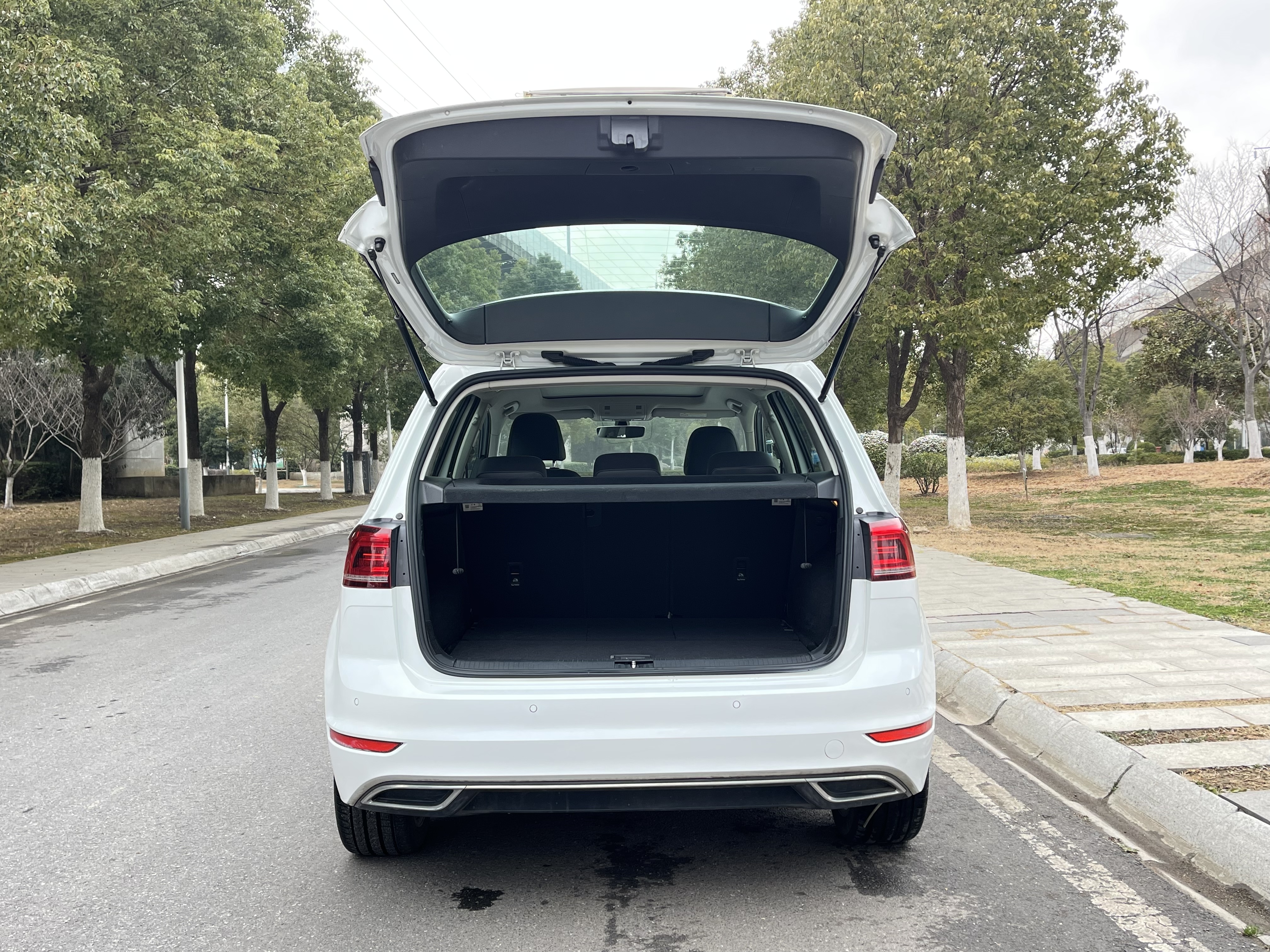 Volkswagen 2019 car image #9