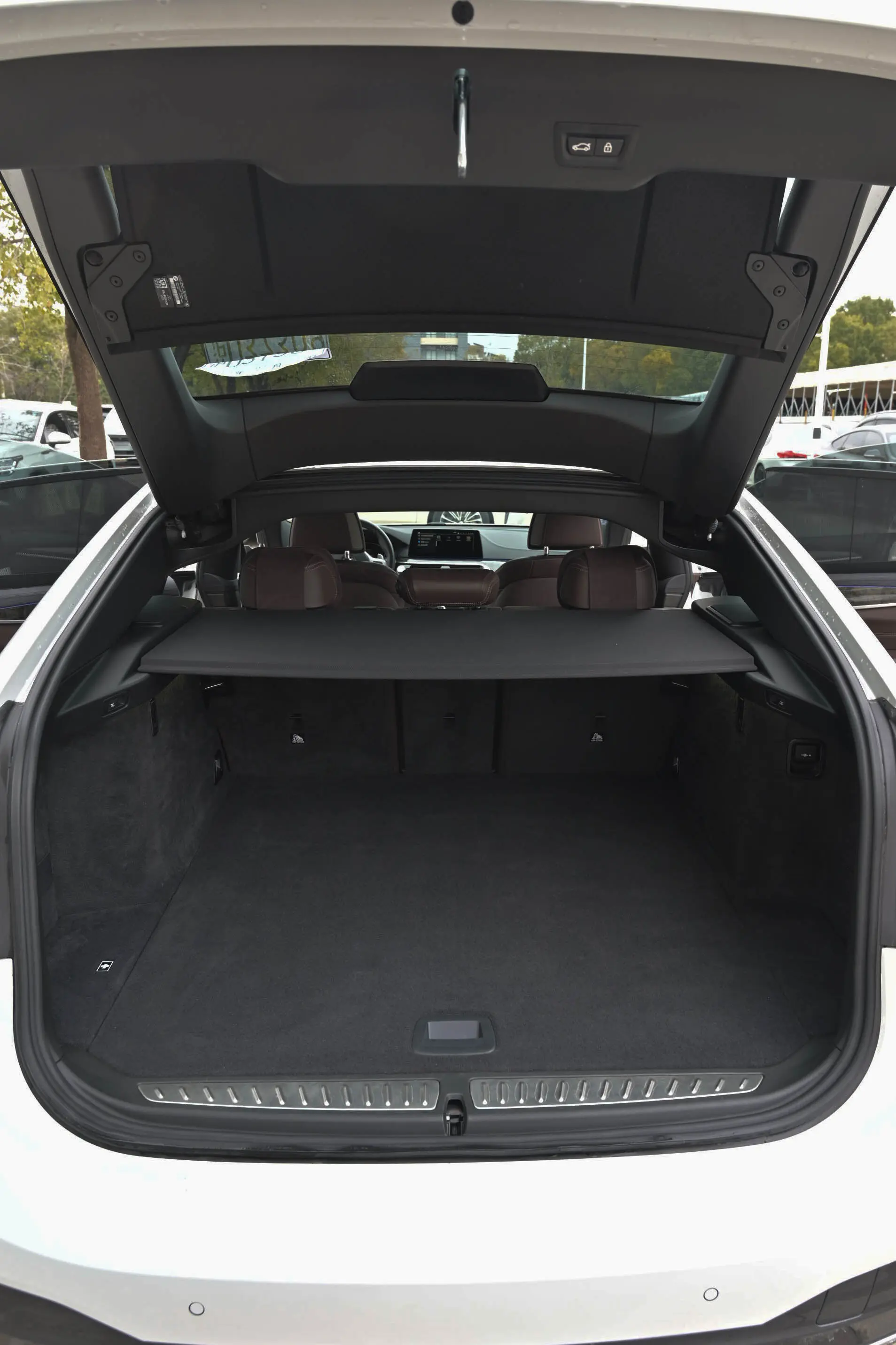 BMW 6 Series GT 2020 #9 BMW 6 Series GT 2020 car image #9