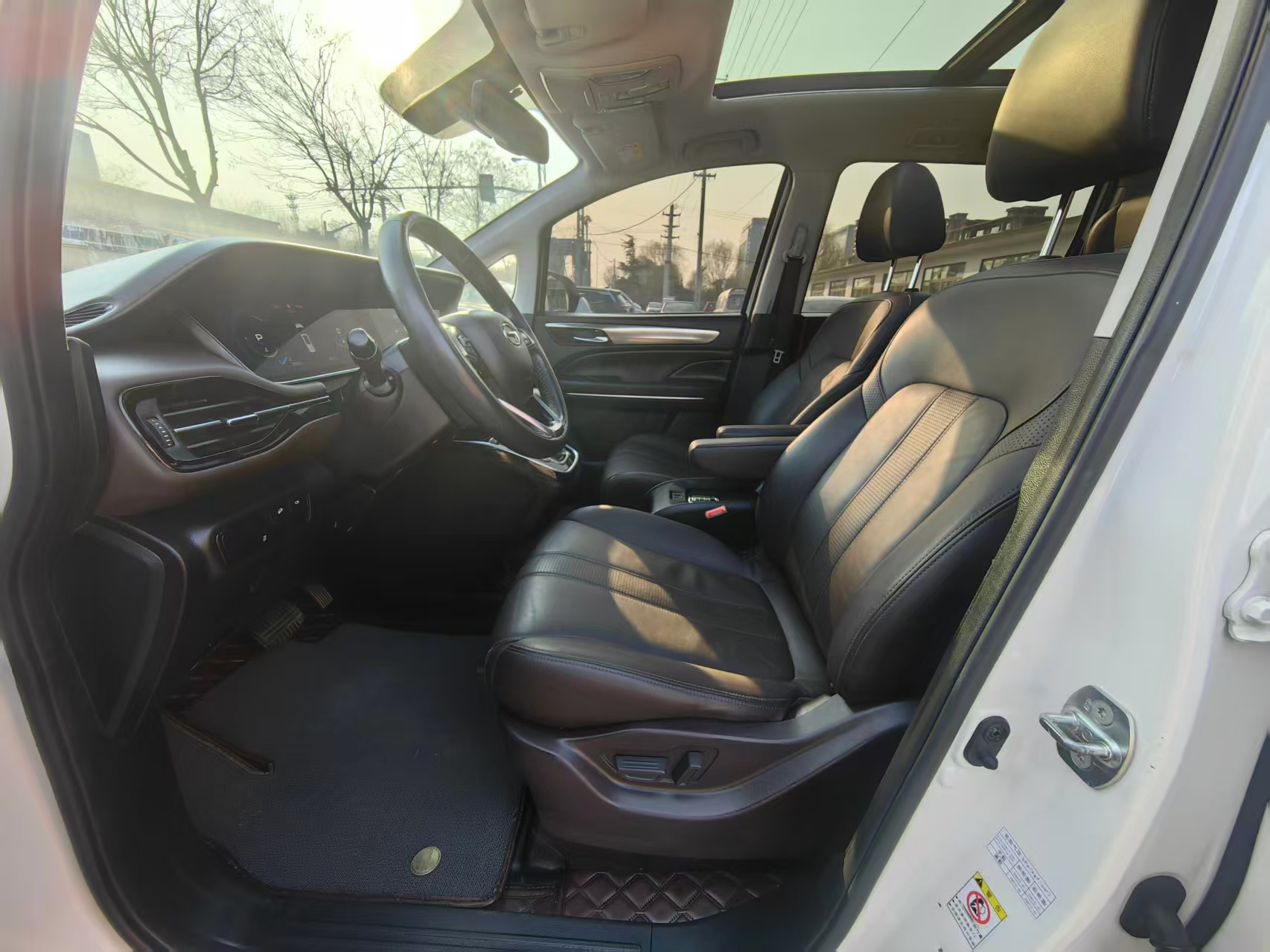 GAC Trumpchi M6 2019 car image #9