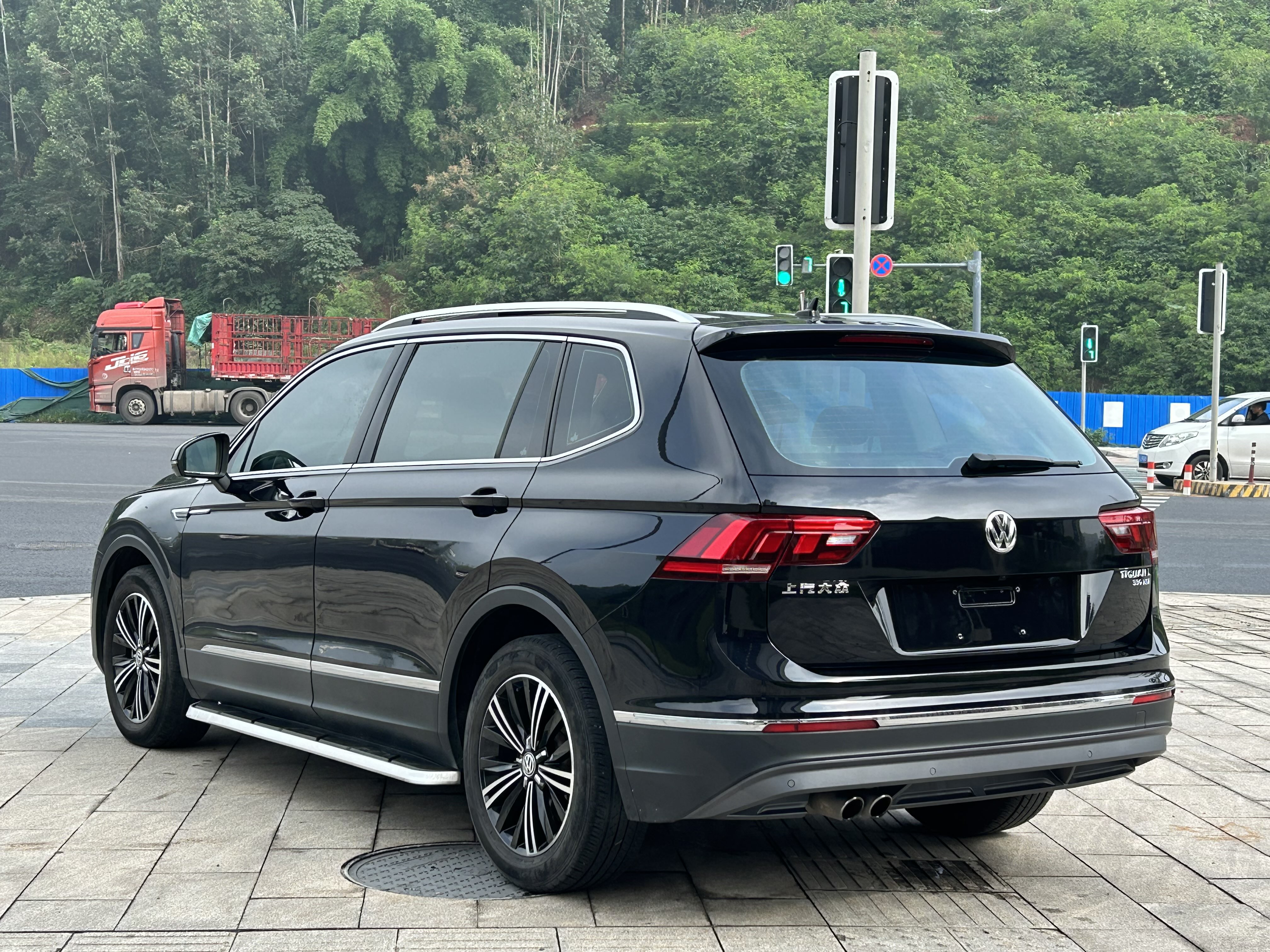Volkswagen Tiguan L 2019 #9 Volkswagen Tiguan L 2019 car image #9